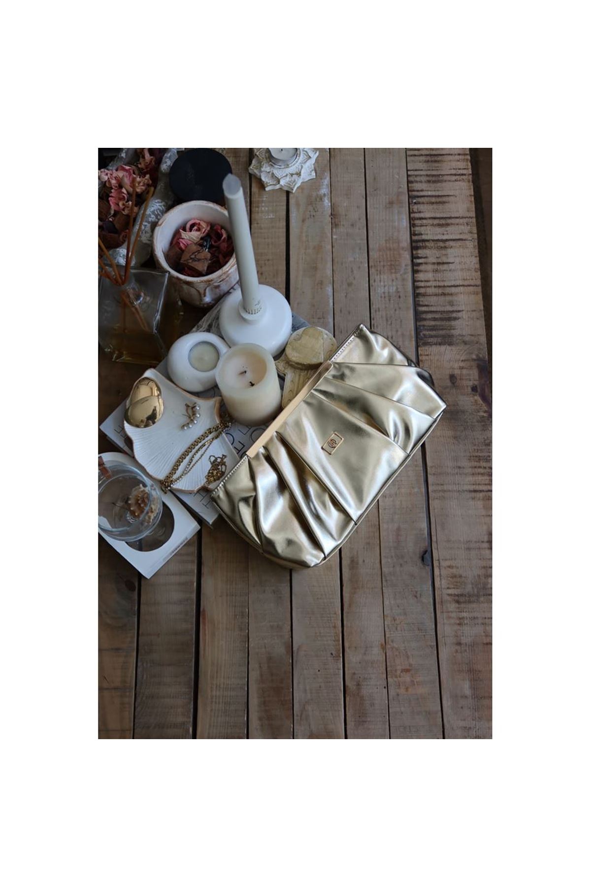 gold  metal aksesuarlı büzgülü el çantası