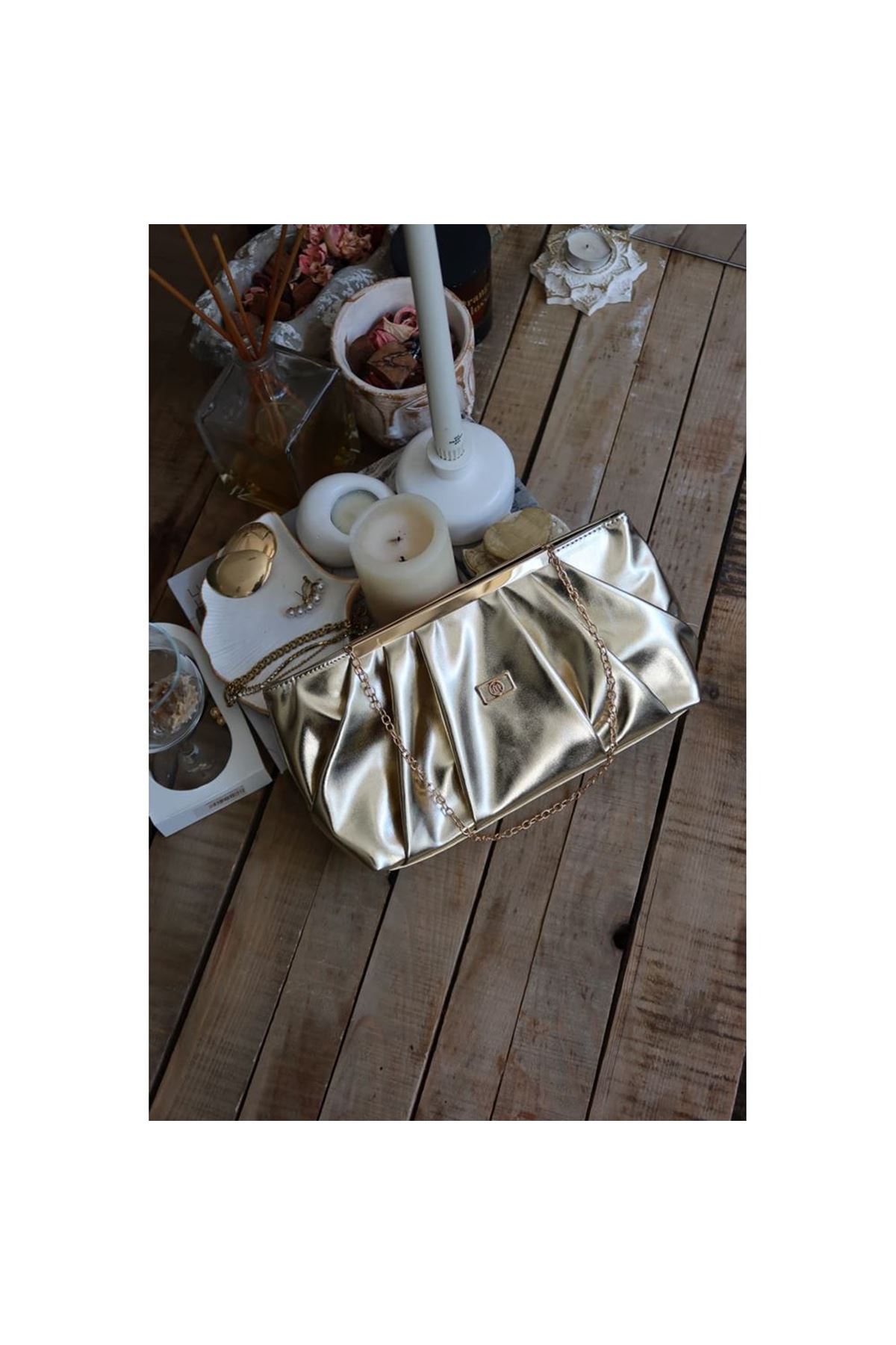 gold  metal aksesuarlı büzgülü el çantası