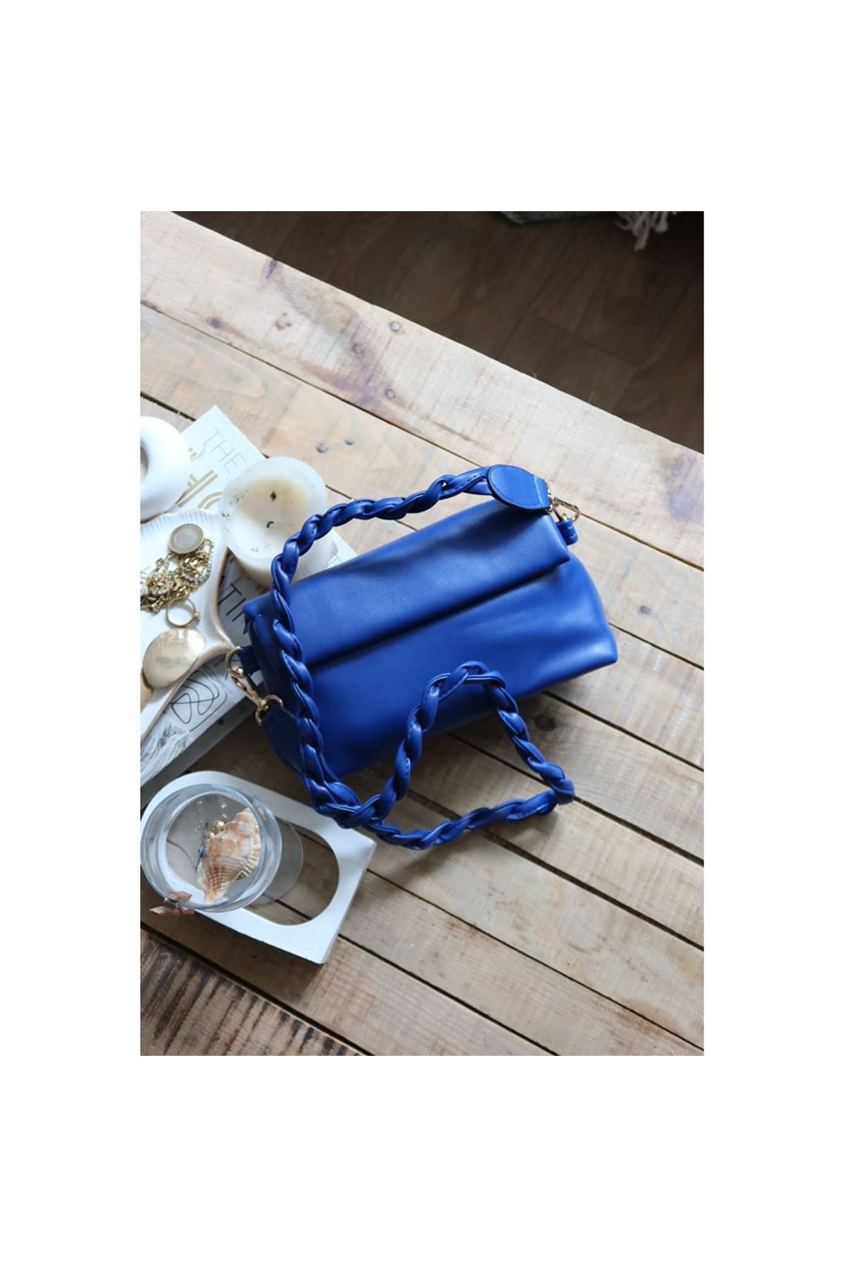 Koyu Mavi Örgü Saplı Uzak Kapak  Omuz Çantası