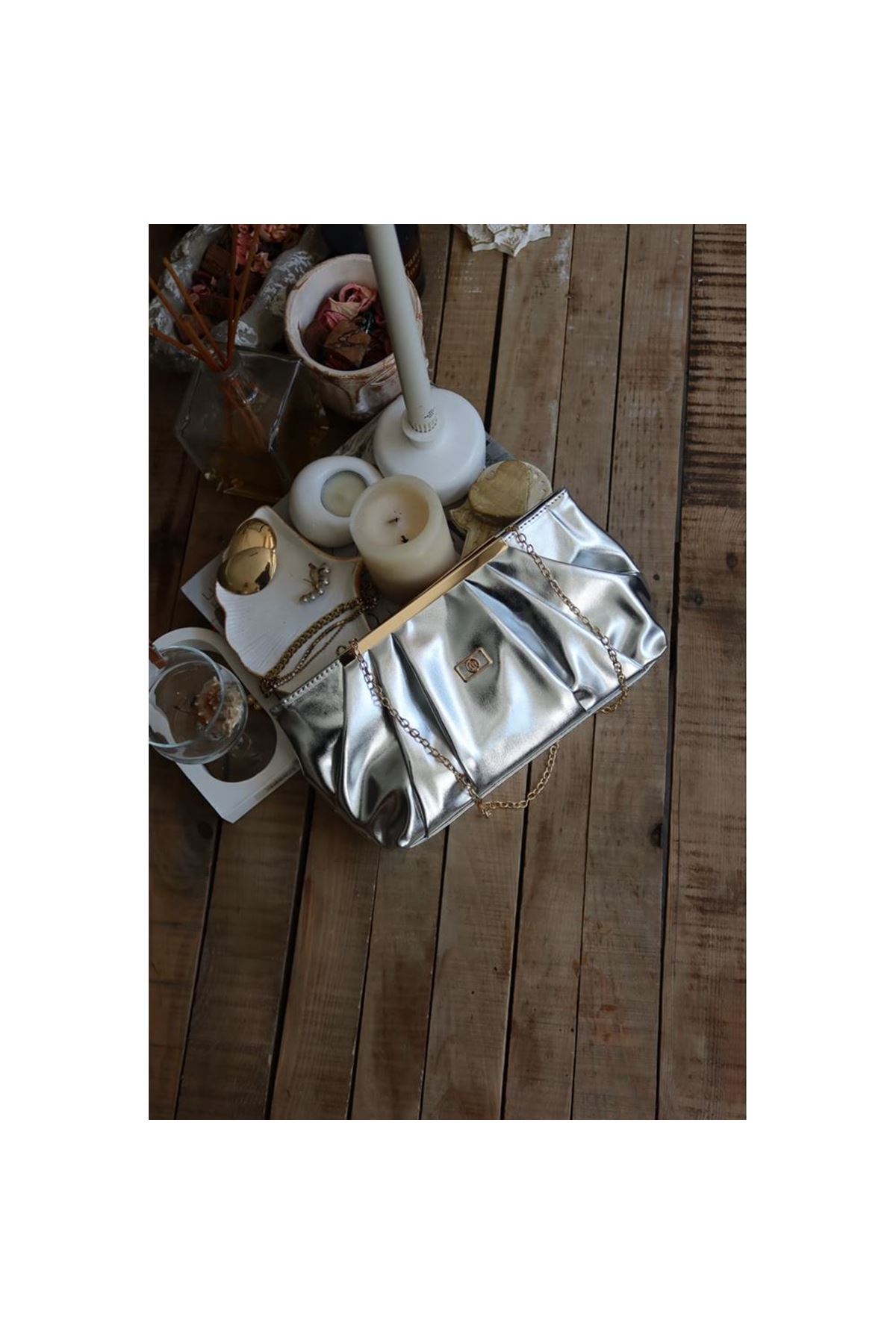 silver metal aksesuarlı büzgülü el çantası