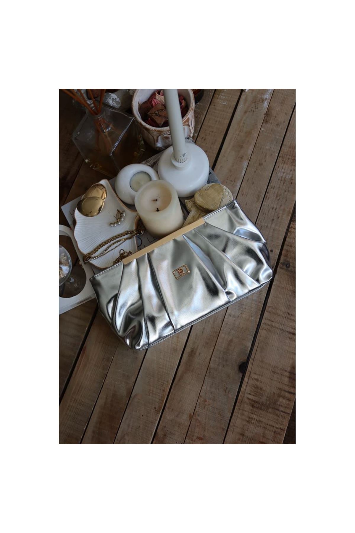 silver metal aksesuarlı büzgülü el çantası