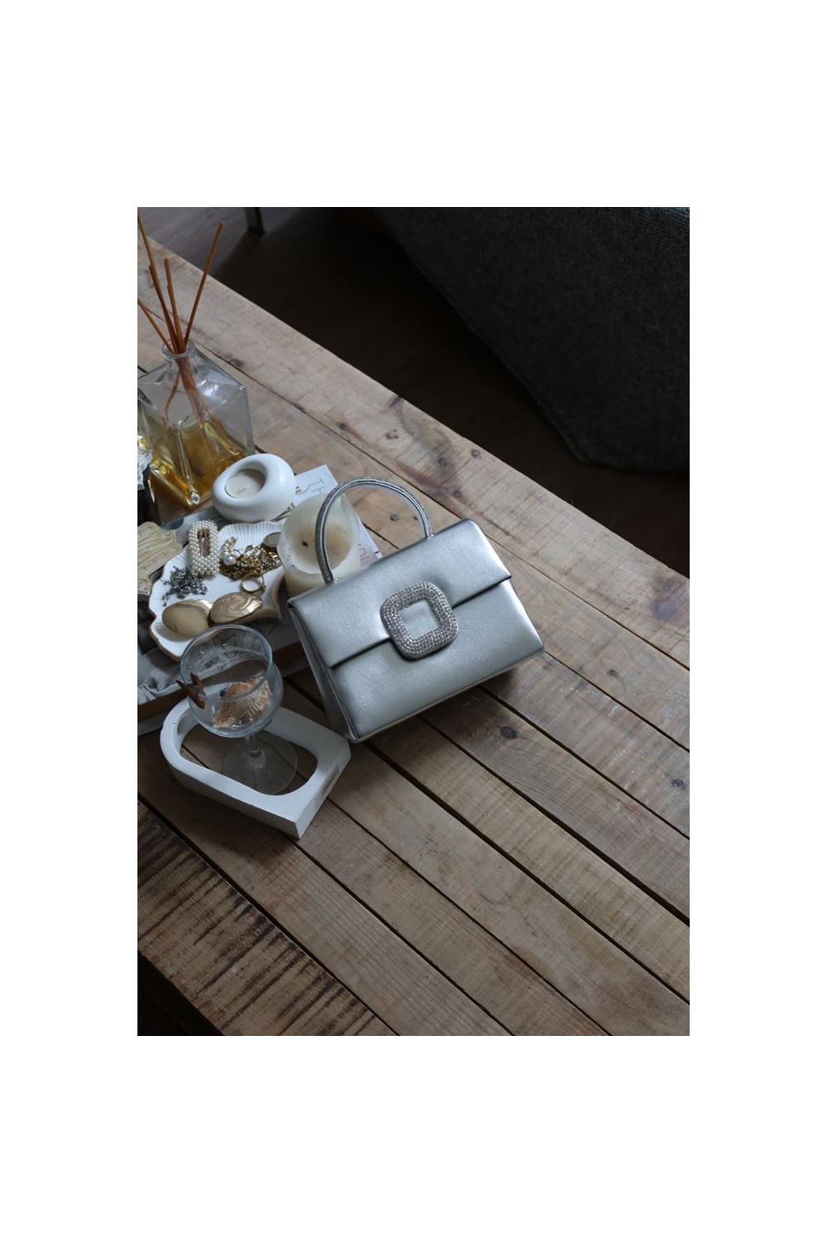 Silver Parlak Kare Taş Toka Aksesuarlı Taşlı Tutma Kulplu Abiye El Çantası Omuz Çantası