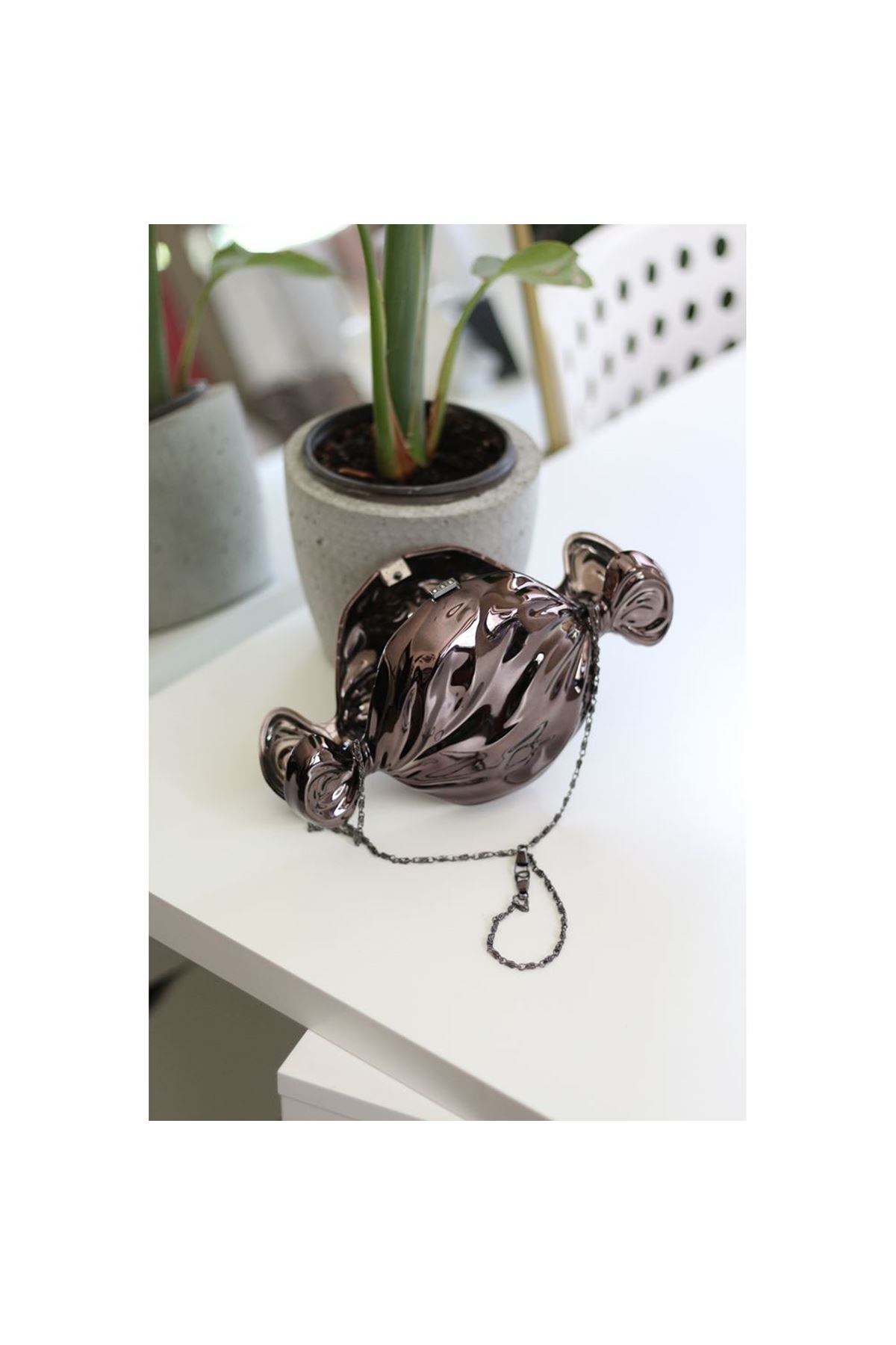 Platin Mika Şeker Görünümlü Zincirli Omuz Çantası