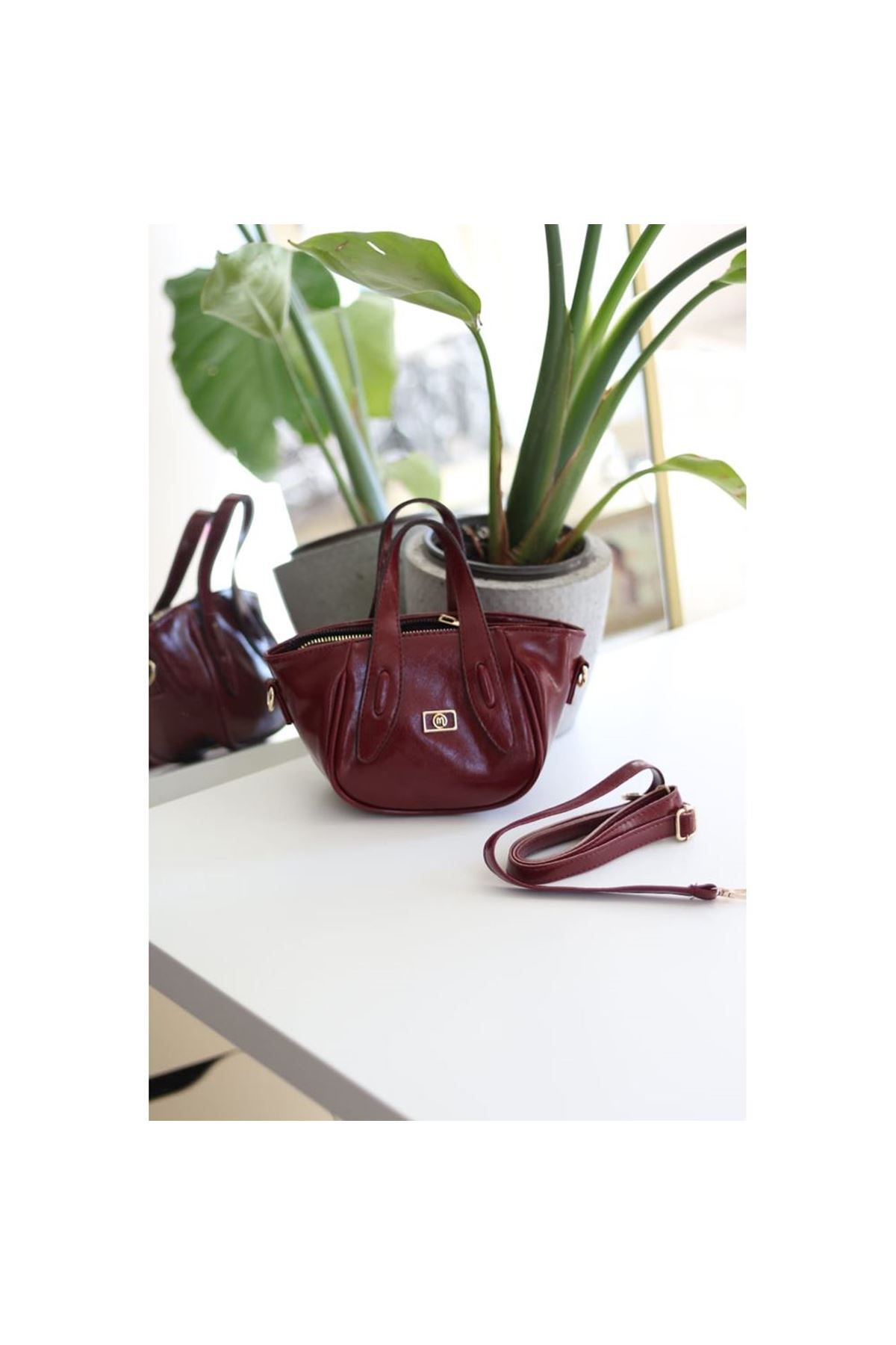 Bordo  Rugan Tutma Saplı Pouch El Çantası