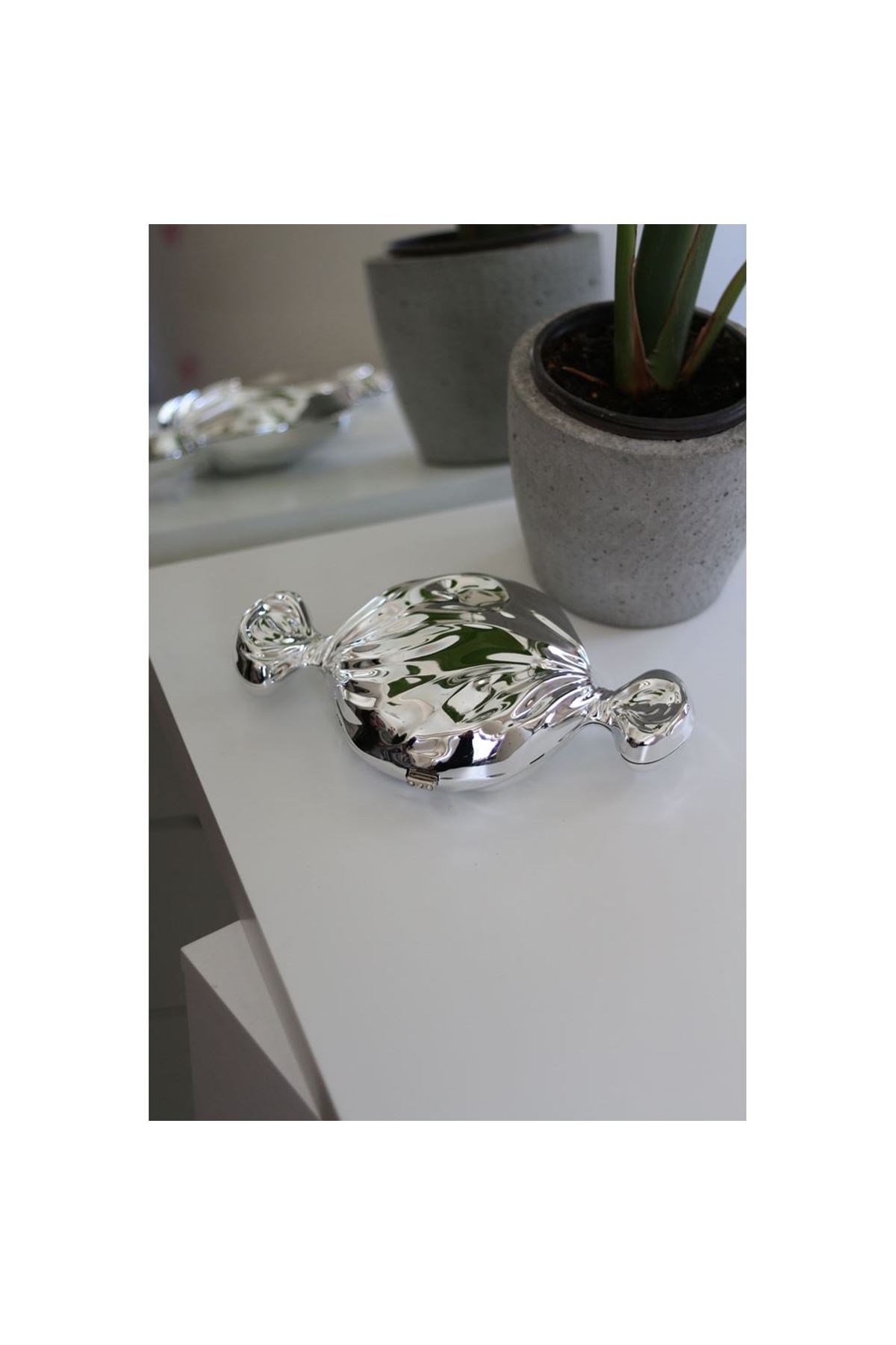 Silver Mika Şeker Görünümlü Zincirli Omuz Çantası