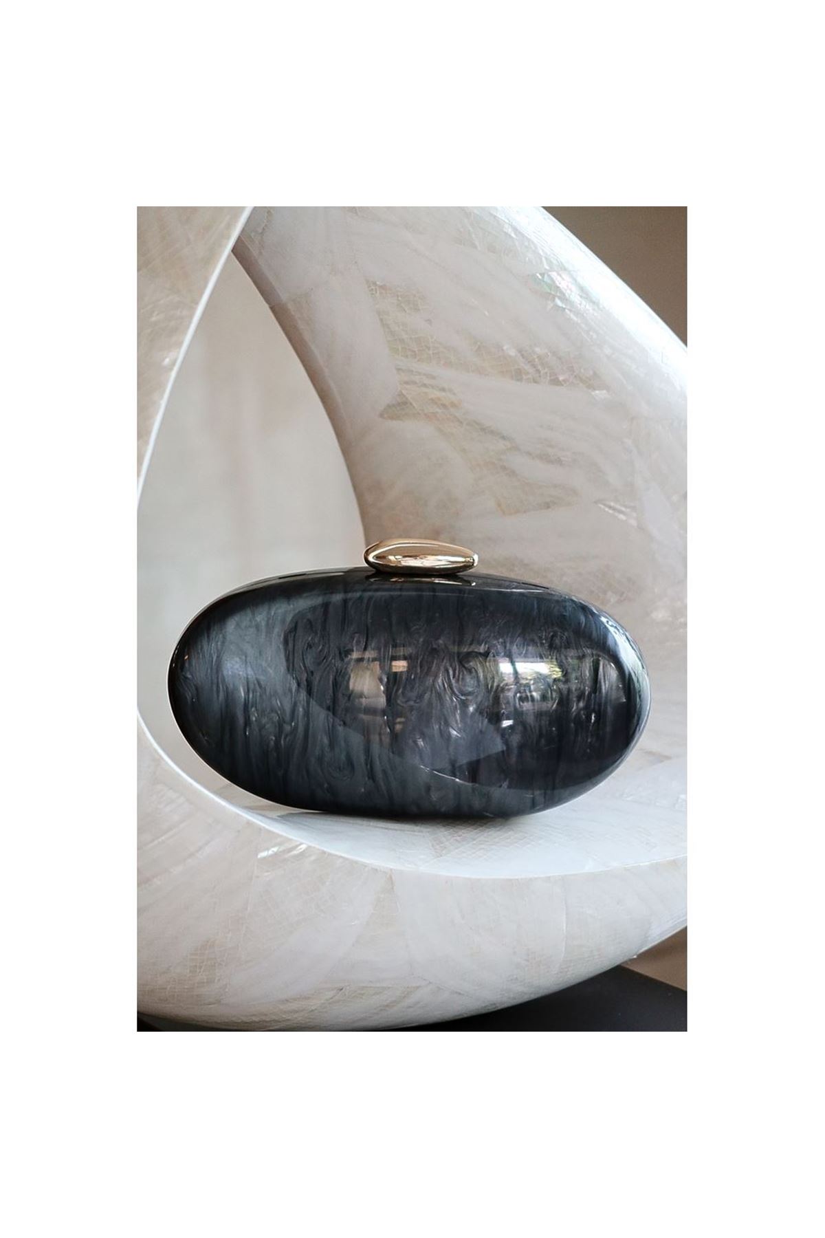 Siyah Akrilik Zincirli Omuz Çantası