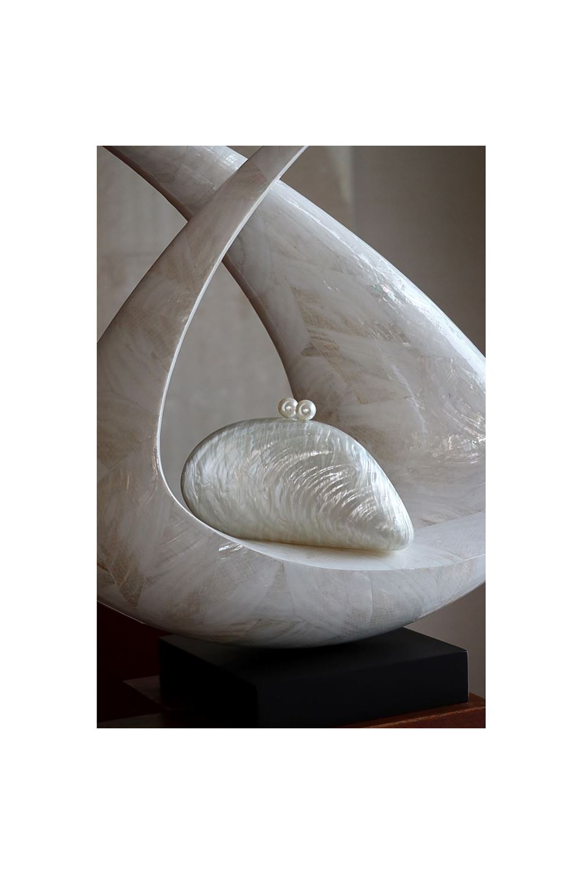 Kemik Akrilik Midye Zincirli Omuz Çantası