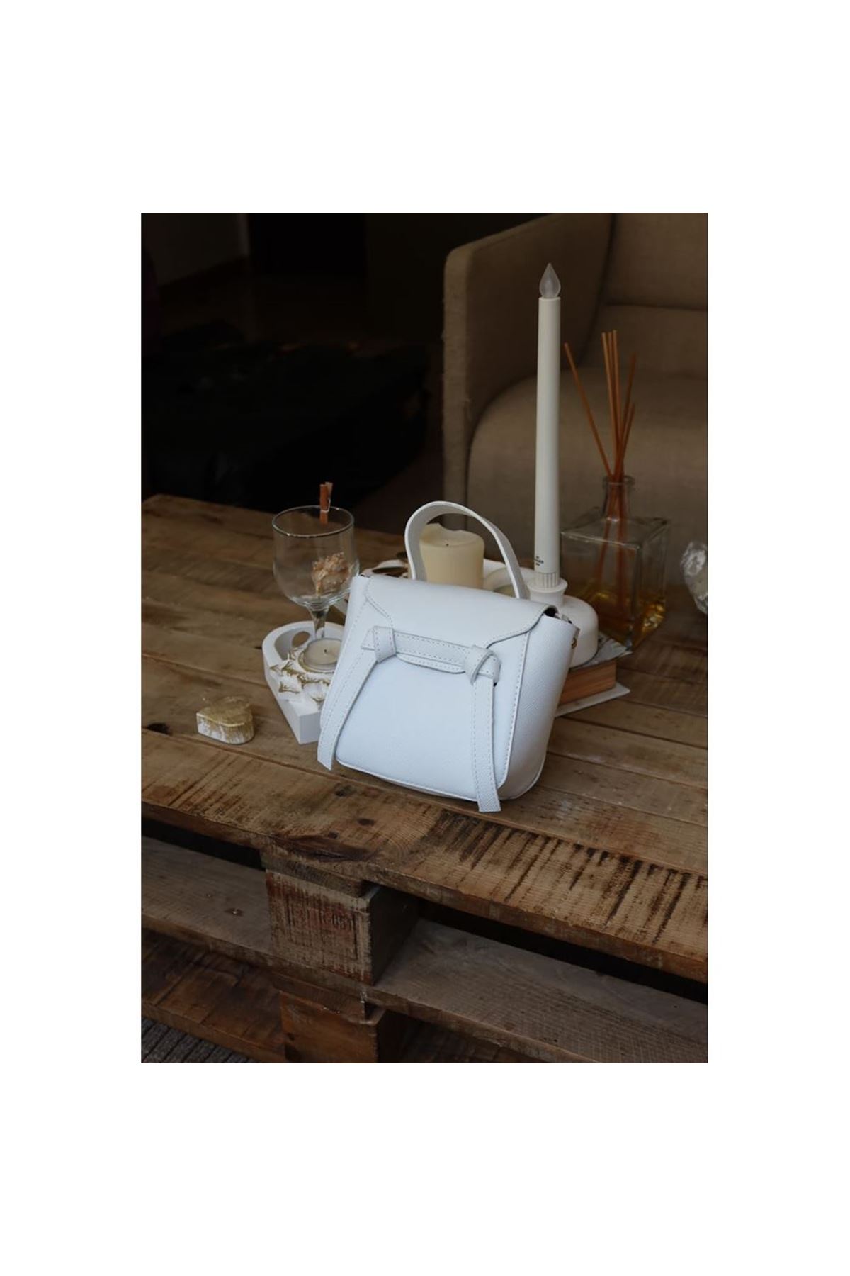 beyaz şerit detaylı tutma saplı el omuz çantası