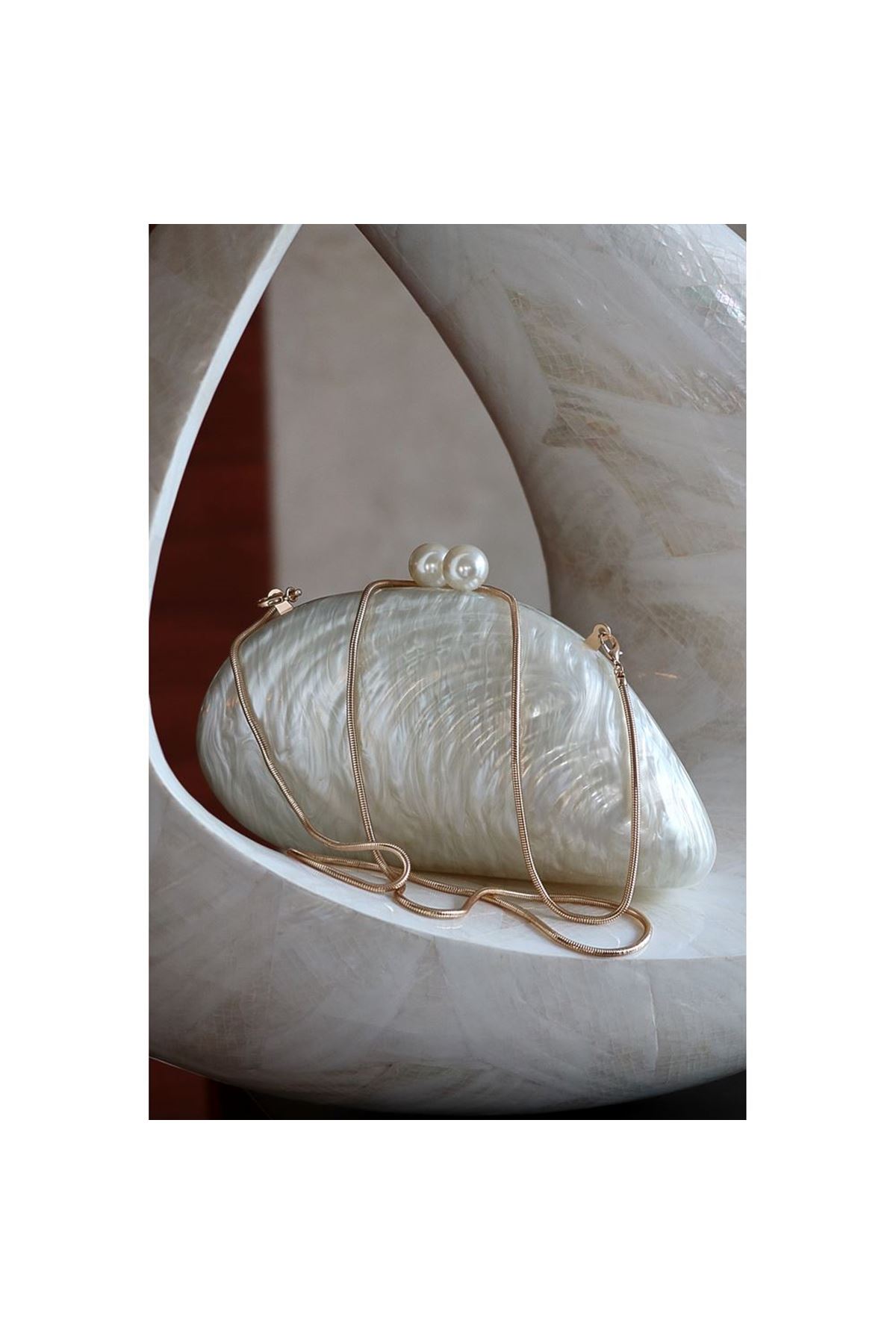 Kemik Akrilik Midye Zincirli Omuz Çantası