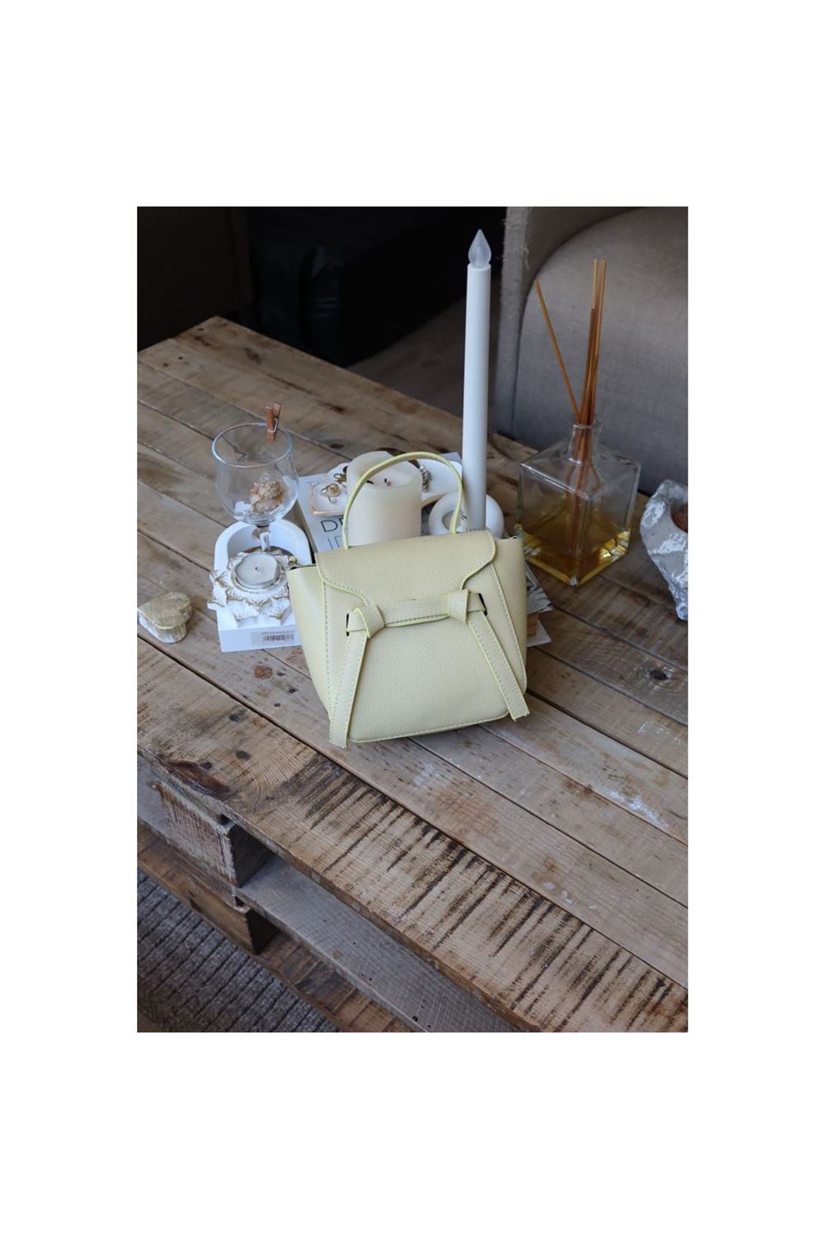 butter yellow şerit detaylı tutma saplı el omuz çantası