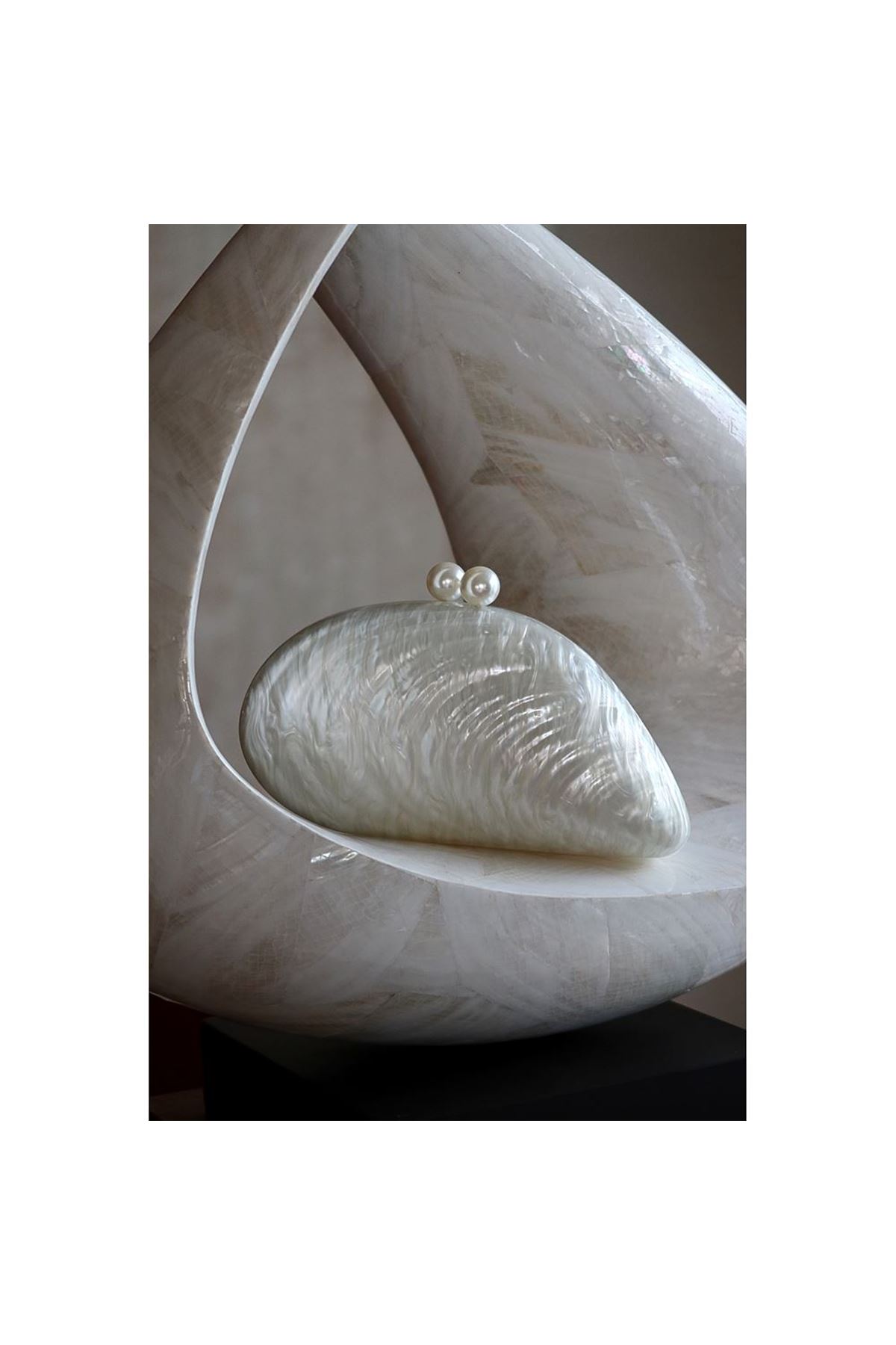 Kemik Akrilik Midye Zincirli Omuz Çantası