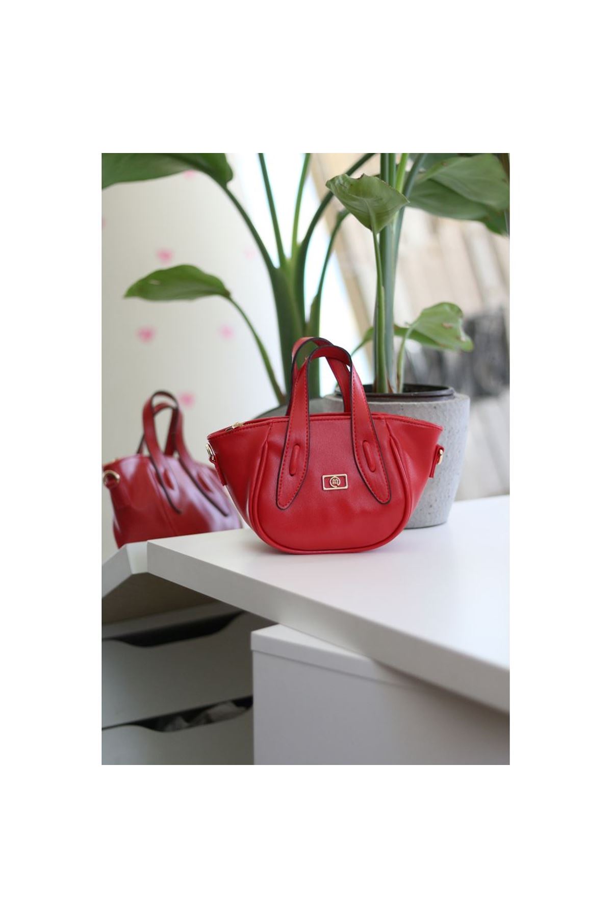 Kırmızı Rugan Tutma Saplı Pouch El Çantası