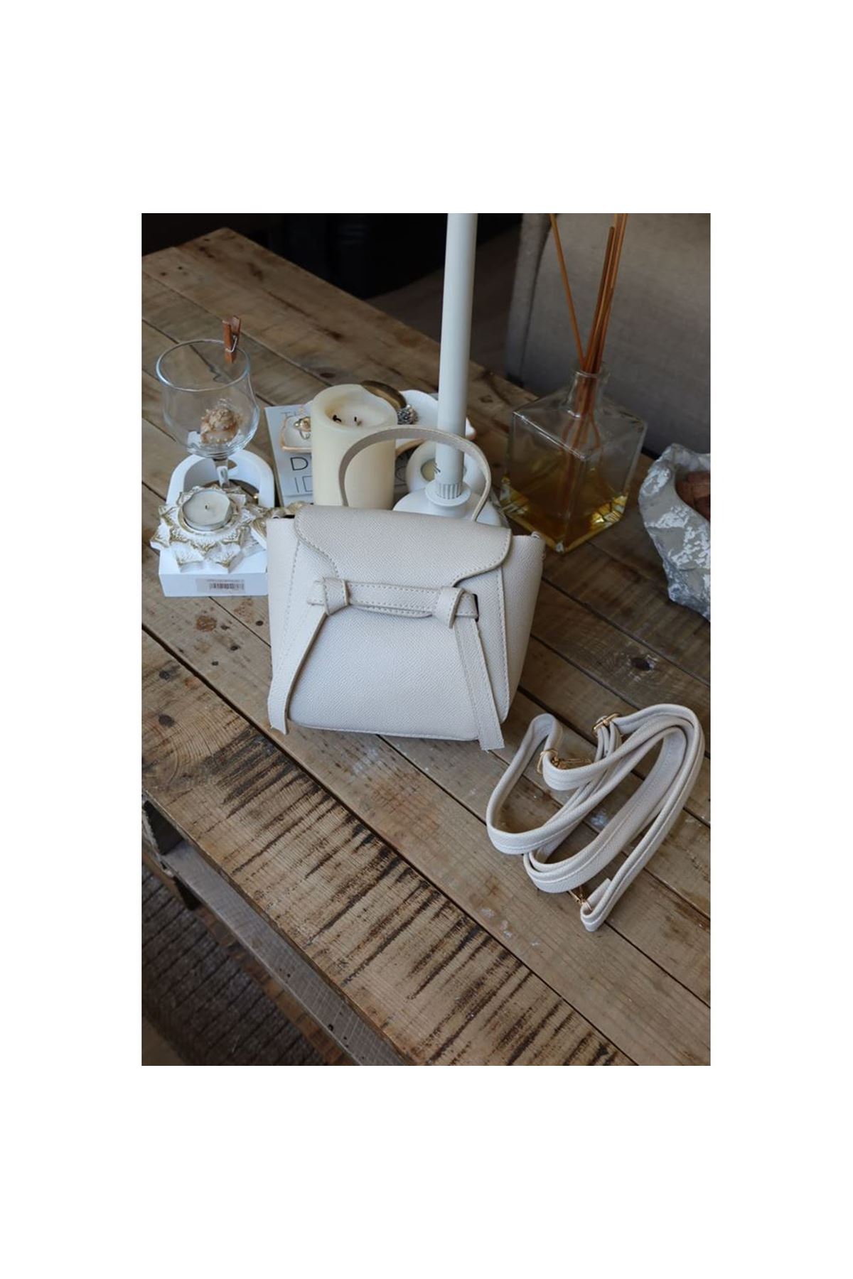 krem şerit detaylı tutma saplı el omuz çantası