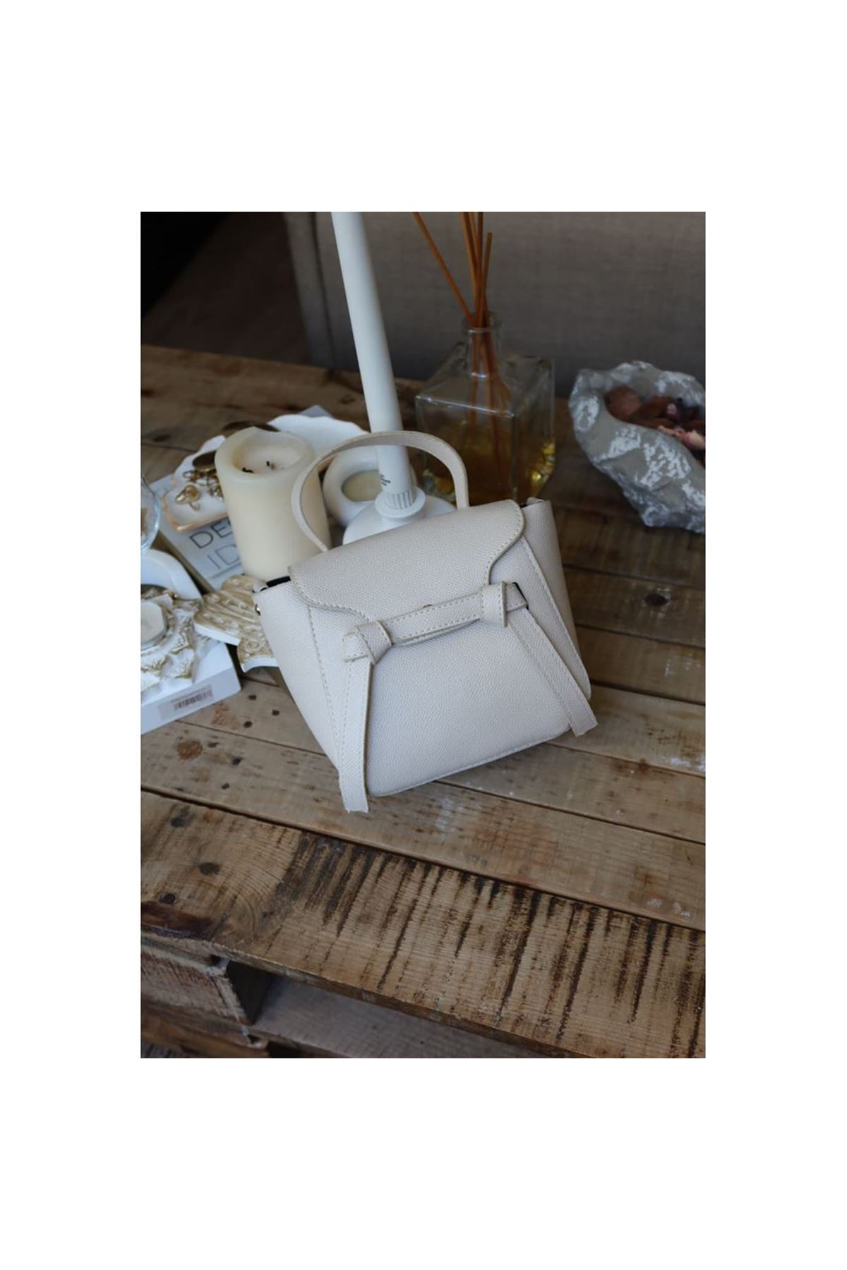 krem şerit detaylı tutma saplı el omuz çantası