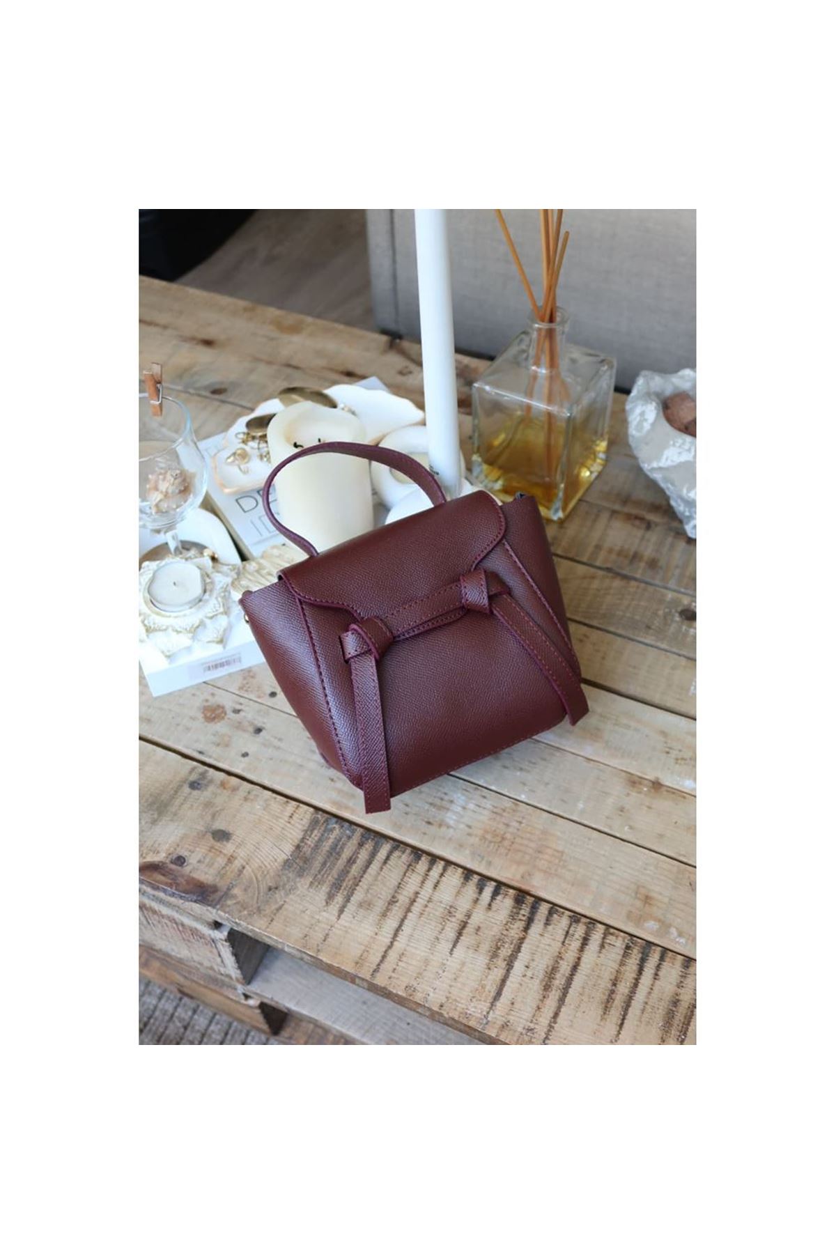 bordo şerit detaylı tutma saplı el omuz çantası