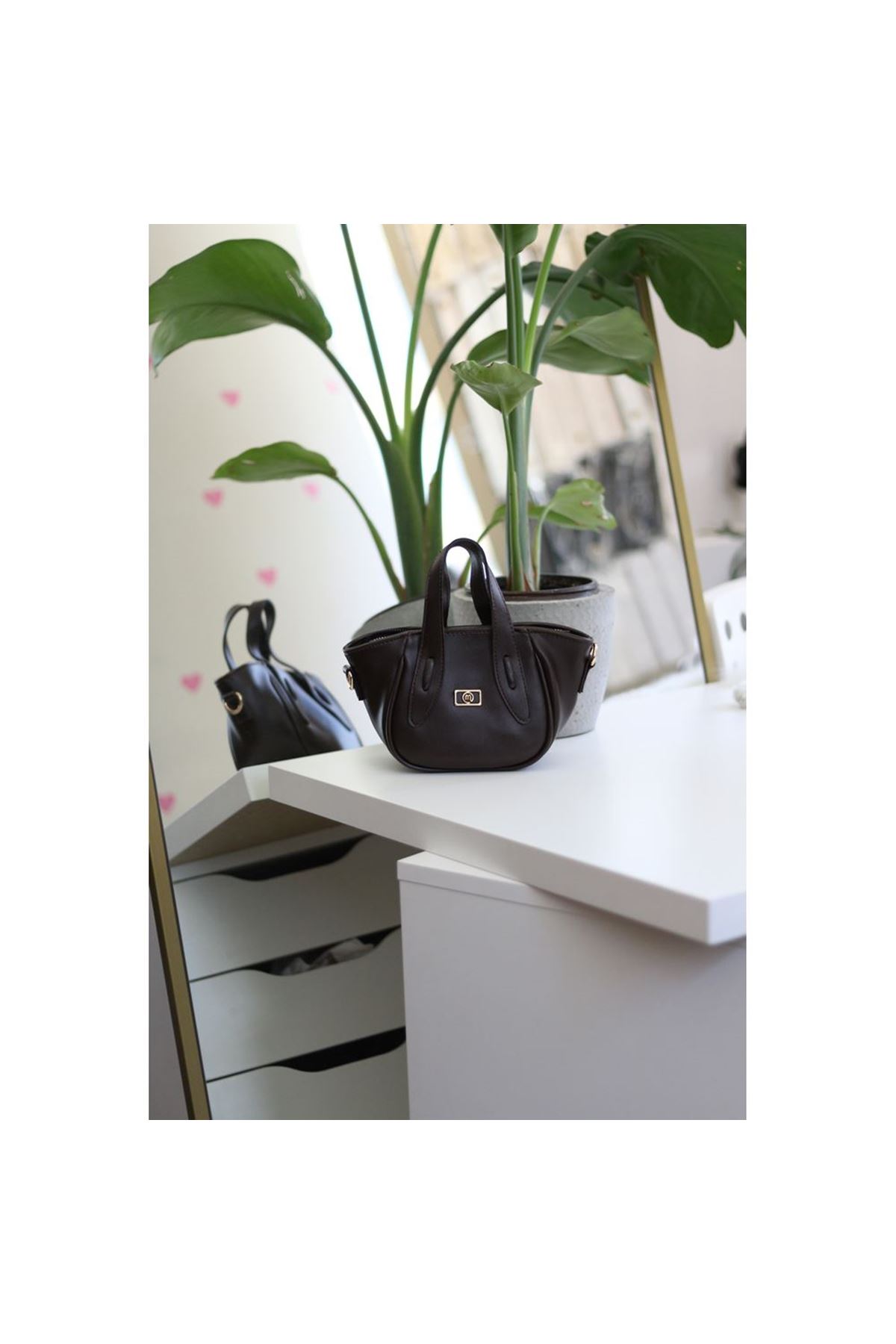 Acı Kahve Rugan Tutma Saplı Pouch El Çantası