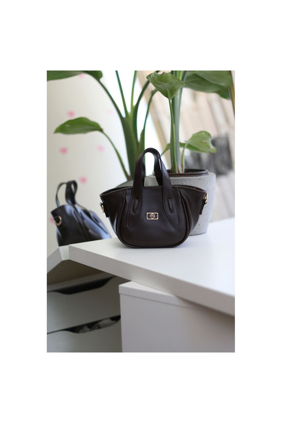 Acı Kahve Rugan Tutma Saplı Pouch El Çantası