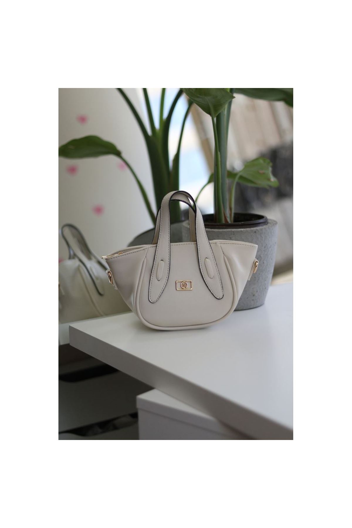 Krem Rugan Tutma Saplı Pouch El Çantası