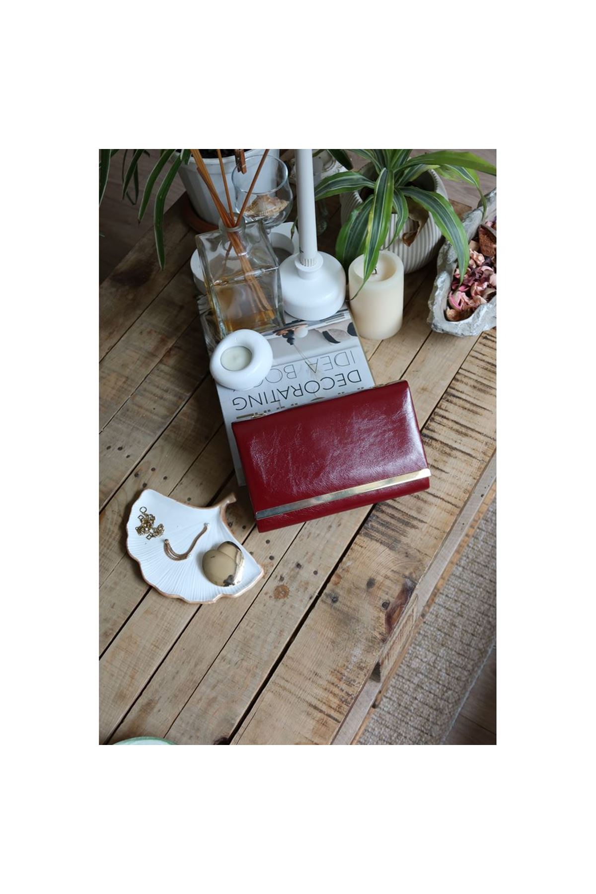 Kadın Bordo Rugan Şerit Detaylı Zincirli Omuz Çantası