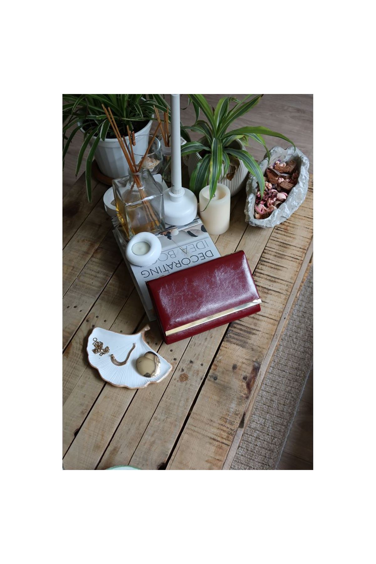 Kadın Bordo Rugan Şerit Detaylı Zincirli Omuz Çantası