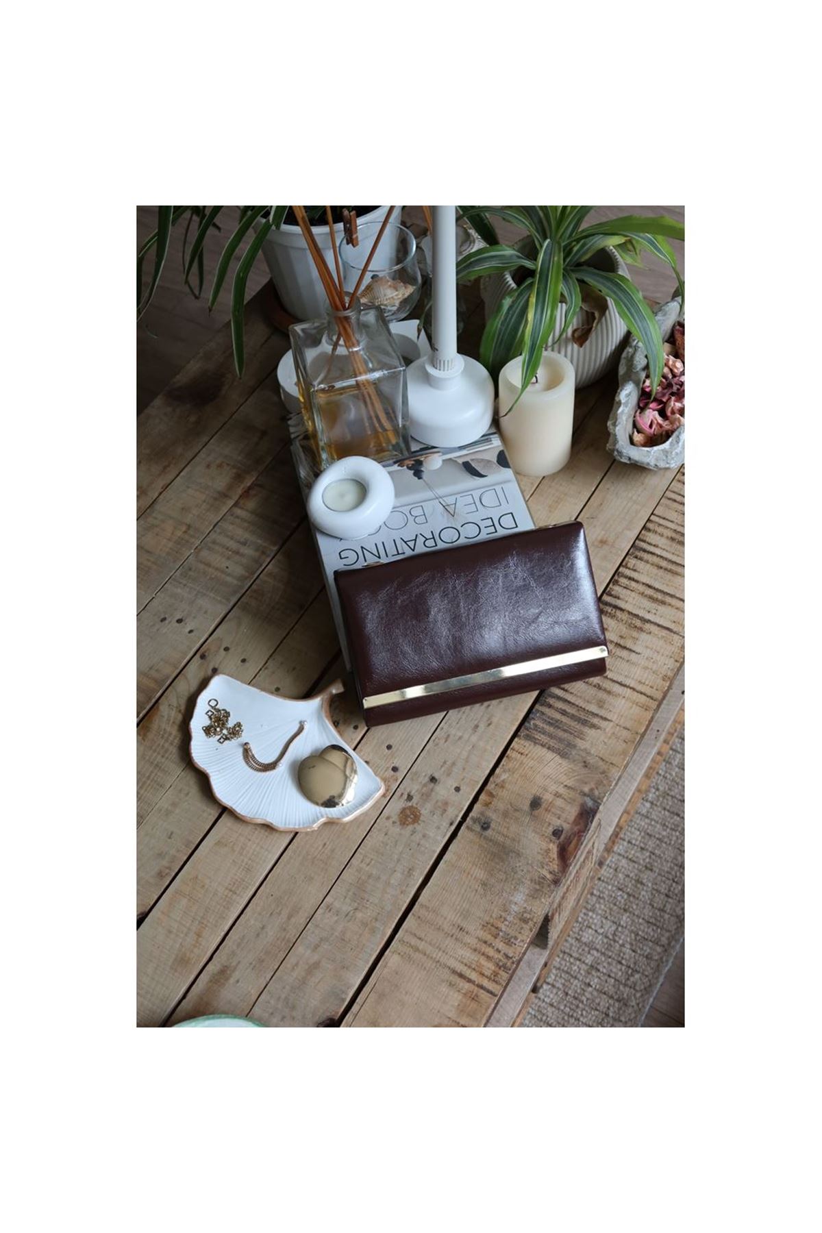 Kadın Acı Kahve Rugan Şerit Detaylı Zincirli Omuz Çantası