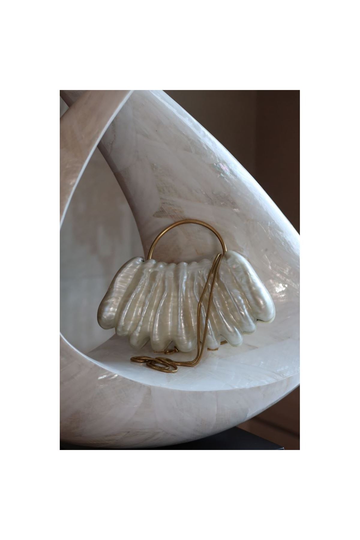 Bej Akrilik Tutma Saplı Zincirli Omuz Çantası