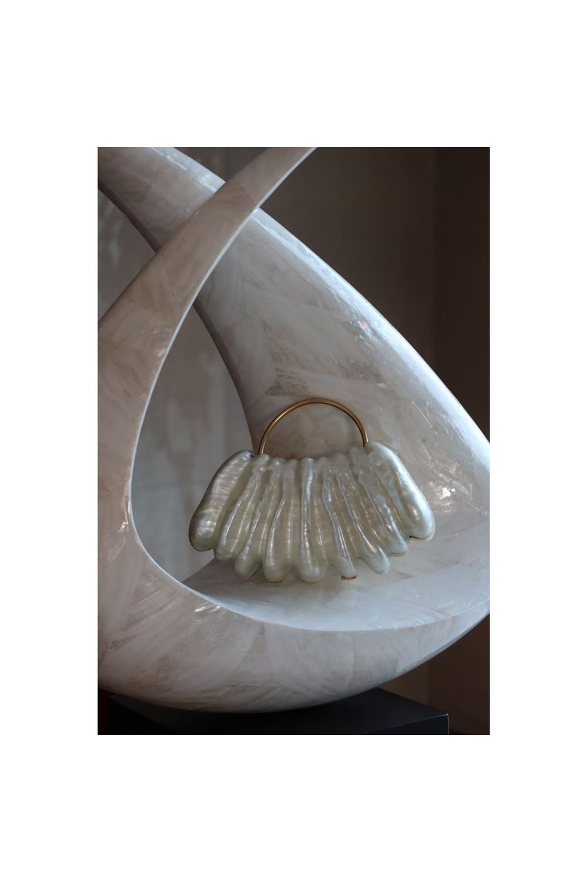 Bej Akrilik Tutma Saplı Zincirli Omuz Çantası