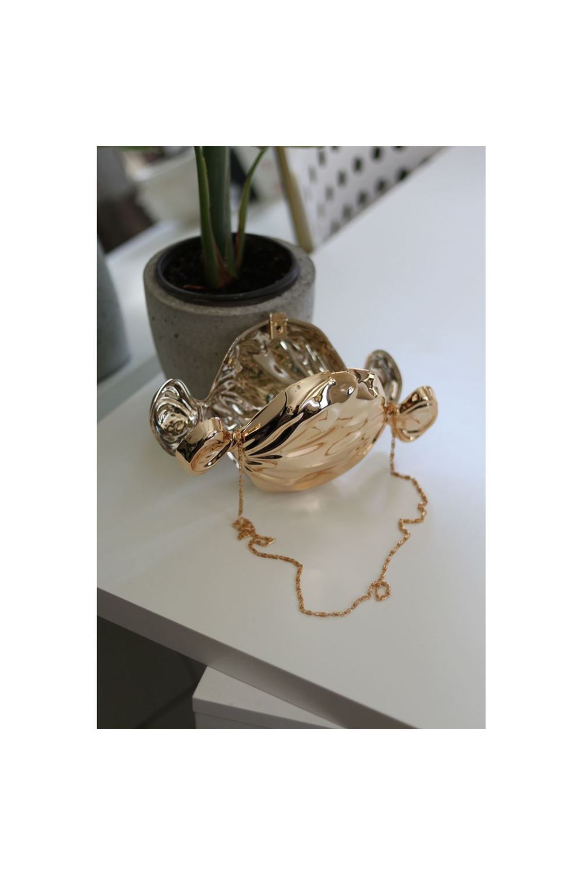 Gold Mika Şeker Görünümlü Zincirli Omuz Çantası