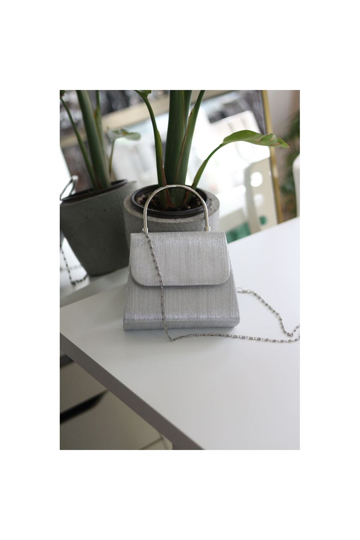 Kadın Silver Çizgi Dokulu Metal Saplı Abiye El Omuz Çantası