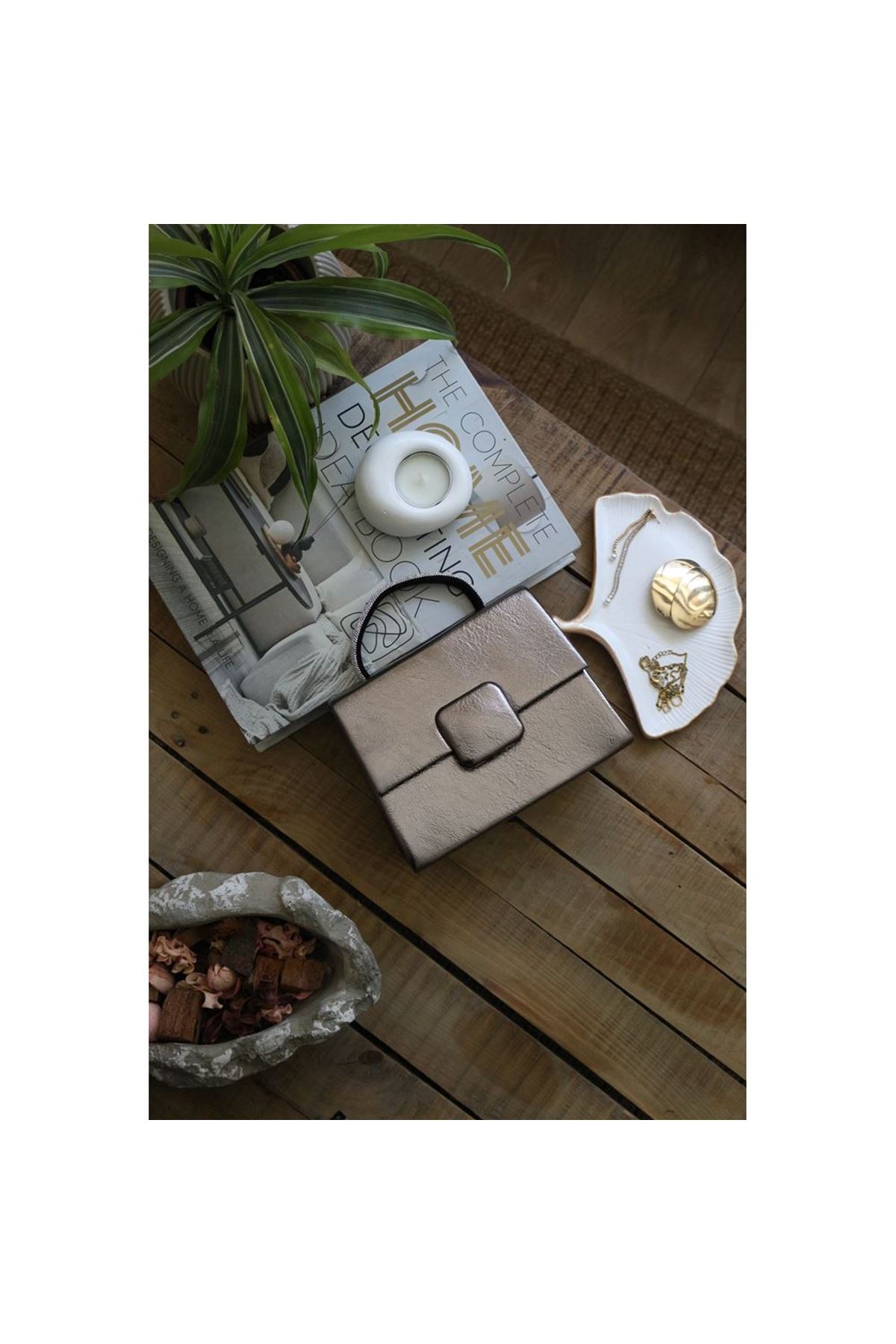 Platin Parlak Kare Tokalı Taş Tutma Saplı El Çantası