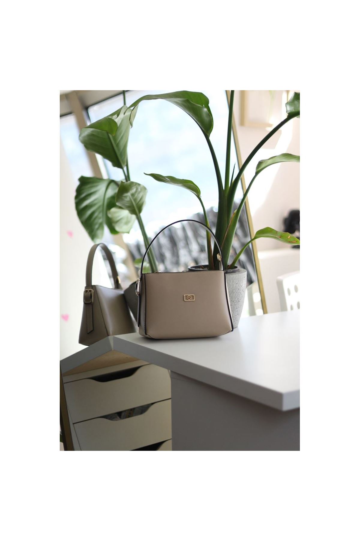 Vizon Dokulu Tutma Saplı El Omuz Çantası