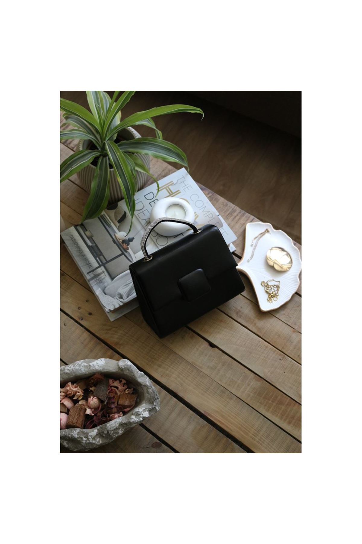 Siyah Kare Tokalı Taş Tutma Saplı El Çantası