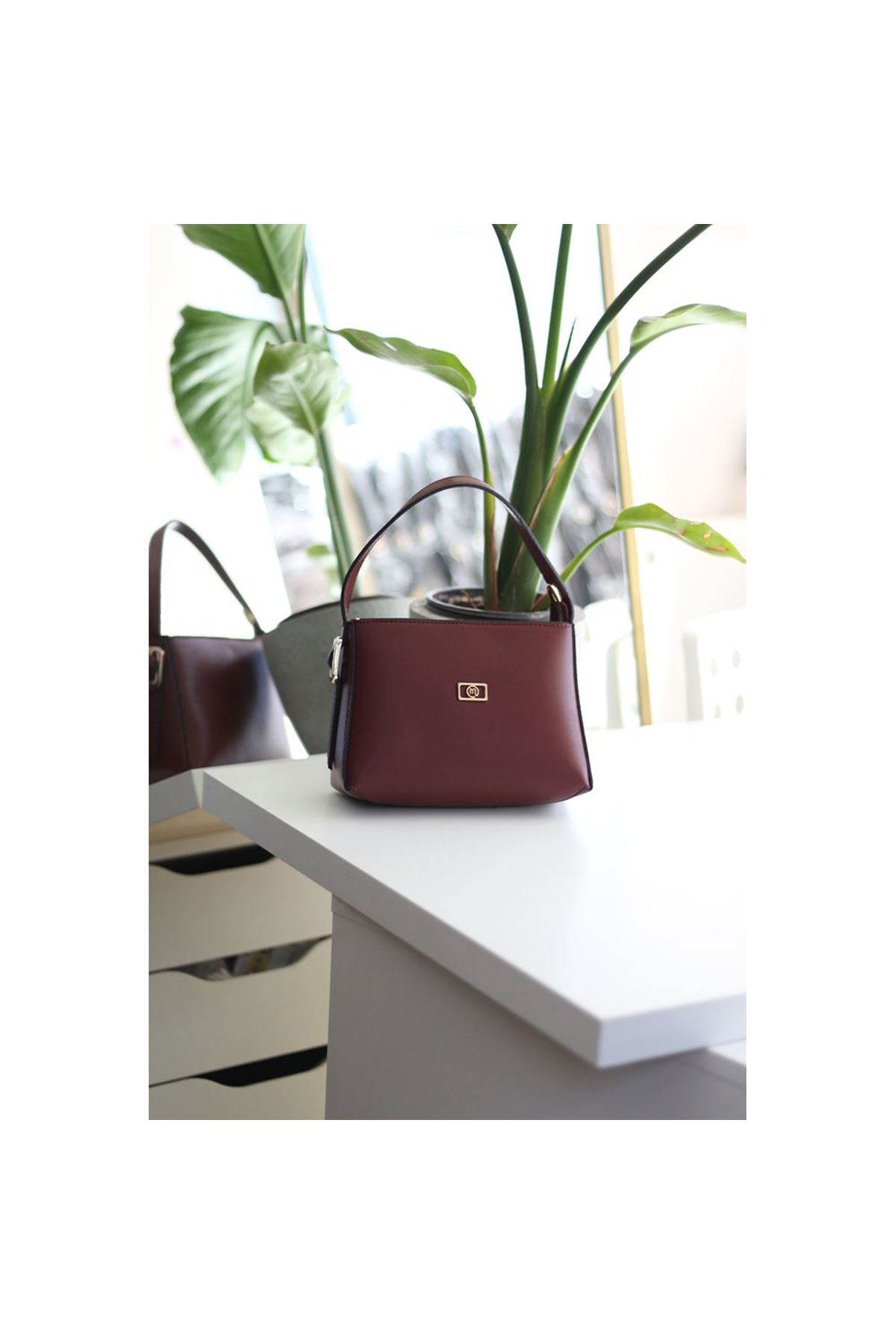 Bordo Dokulu Tutma Saplı El Omuz Çantası