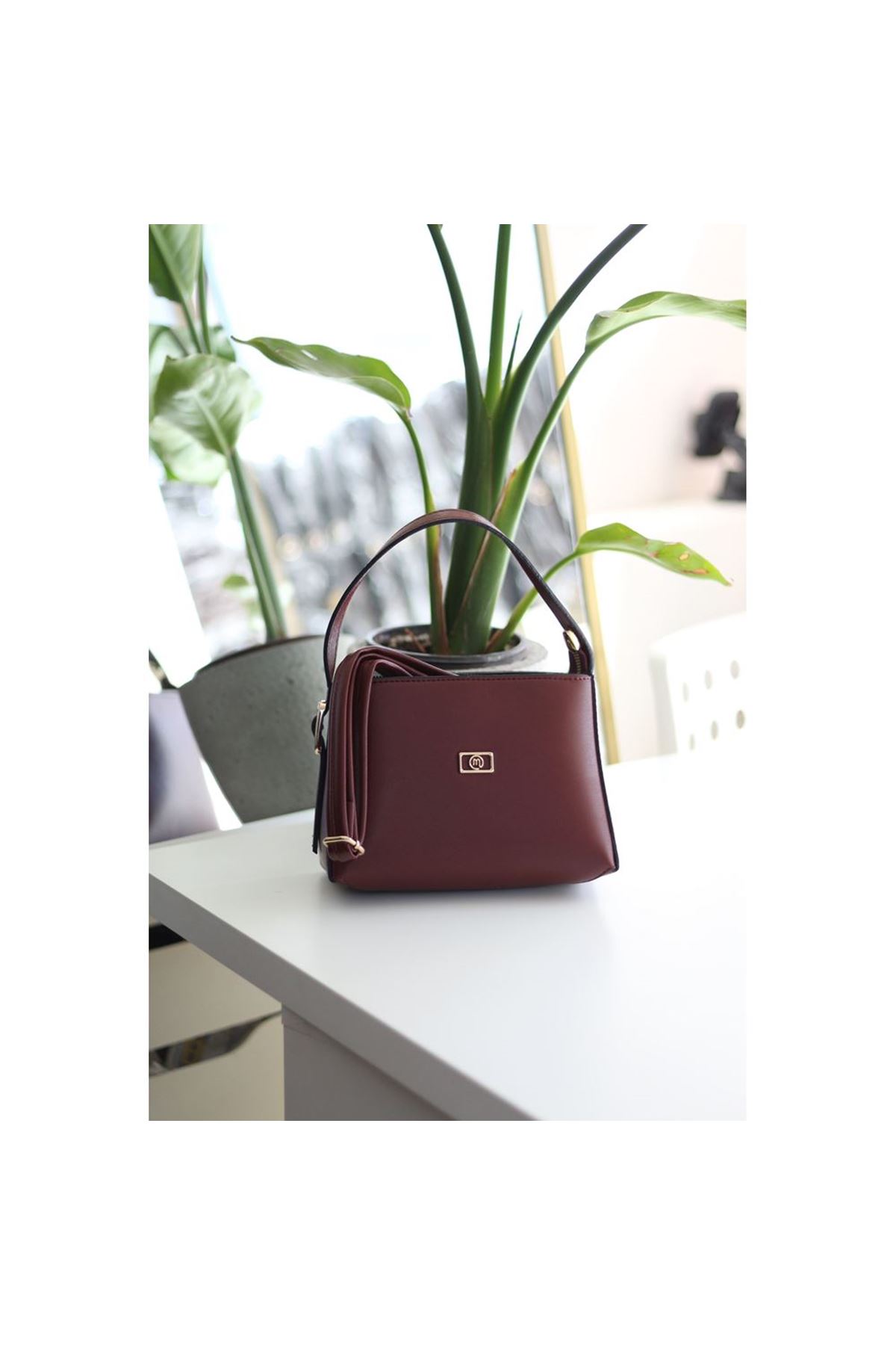 Bordo Dokulu Tutma Saplı El Omuz Çantası