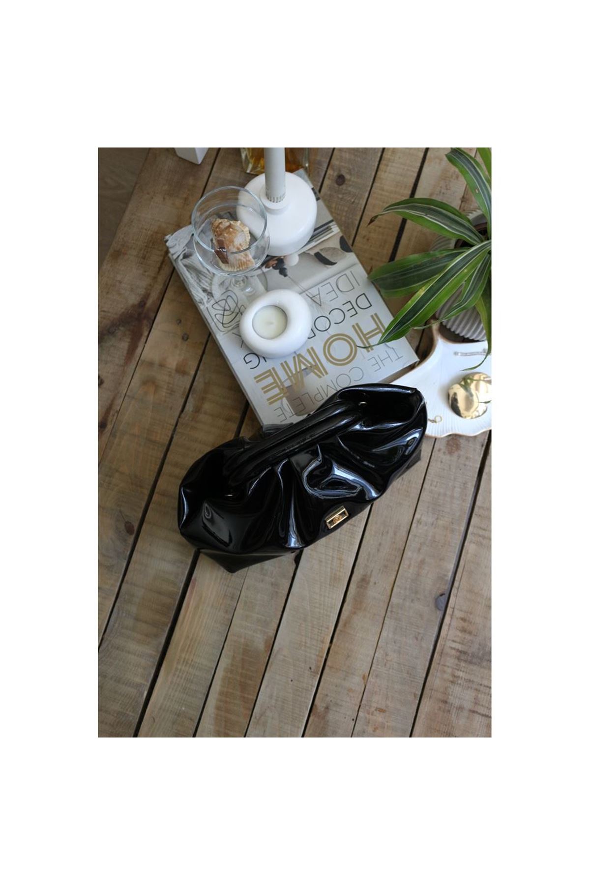 Kadın Siyah Rugan Aksesuarlı Bohça Form Omuz Çantası