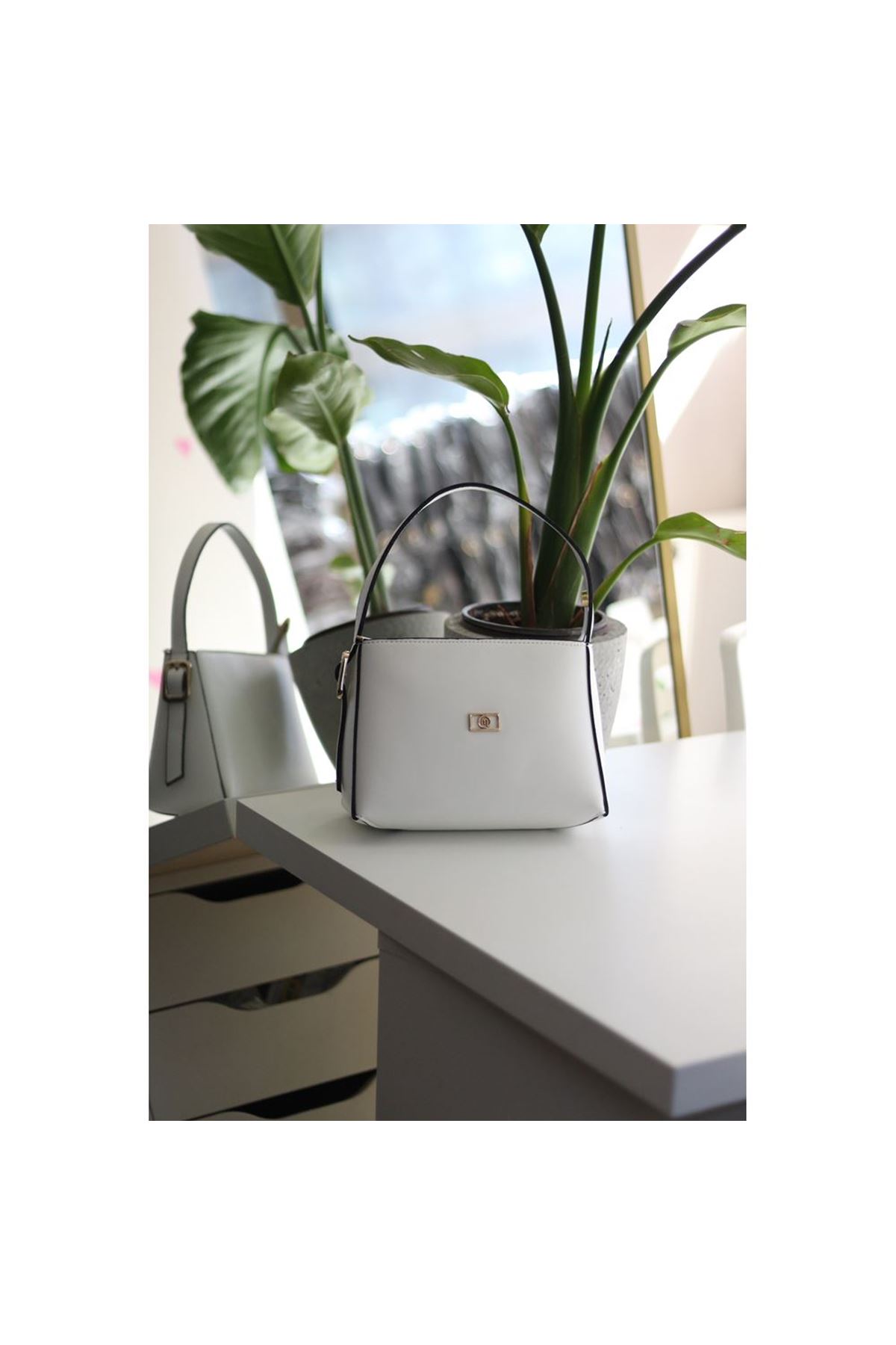 Beyaz Dokulu Tutma Saplı El Omuz Çantası