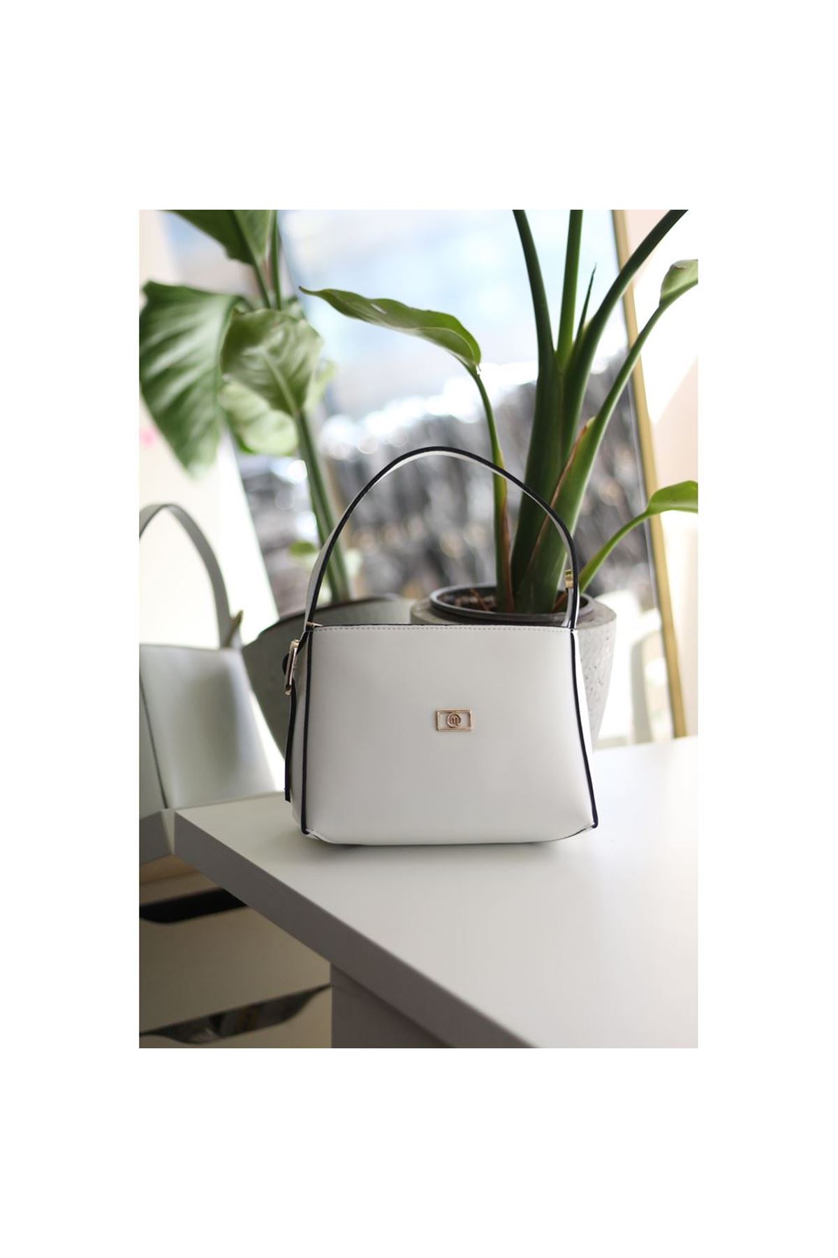 Beyaz Dokulu Tutma Saplı El Omuz Çantası