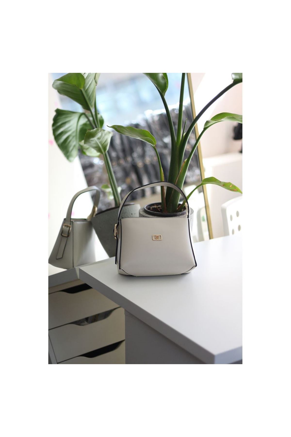 Krem Dokulu Tutma Saplı El Omuz Çantası