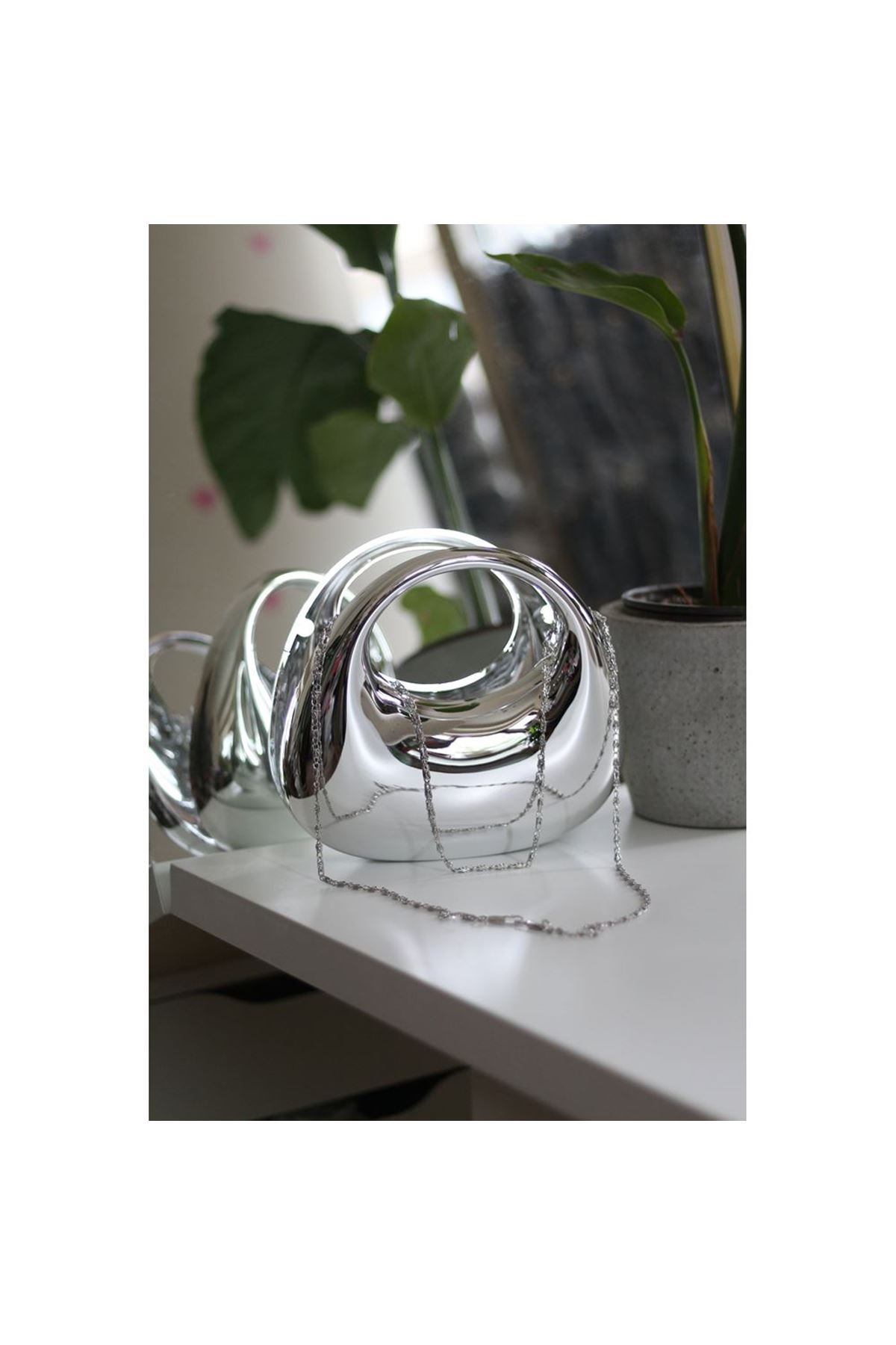 Kadın Silver Metalik Oval Tutmalı Mika Kalıp Abiye El Çantası