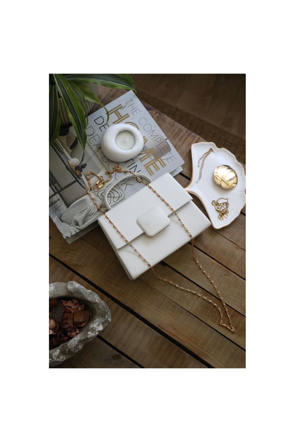 Beyaz Kare Tokalı Taş Tutma Saplı El Çantası