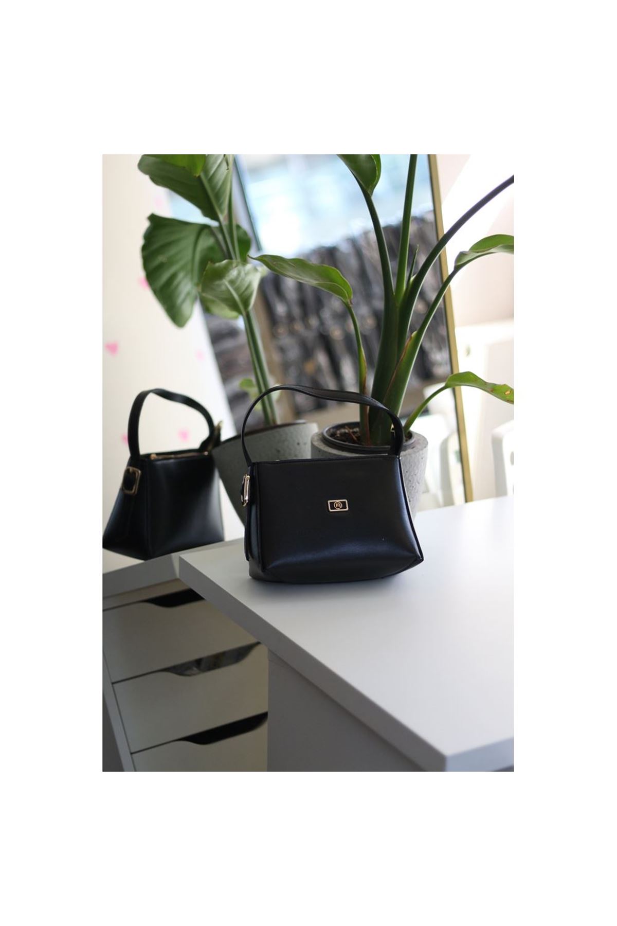 Siyah Dokulu Tutma Saplı El Omuz Çantası