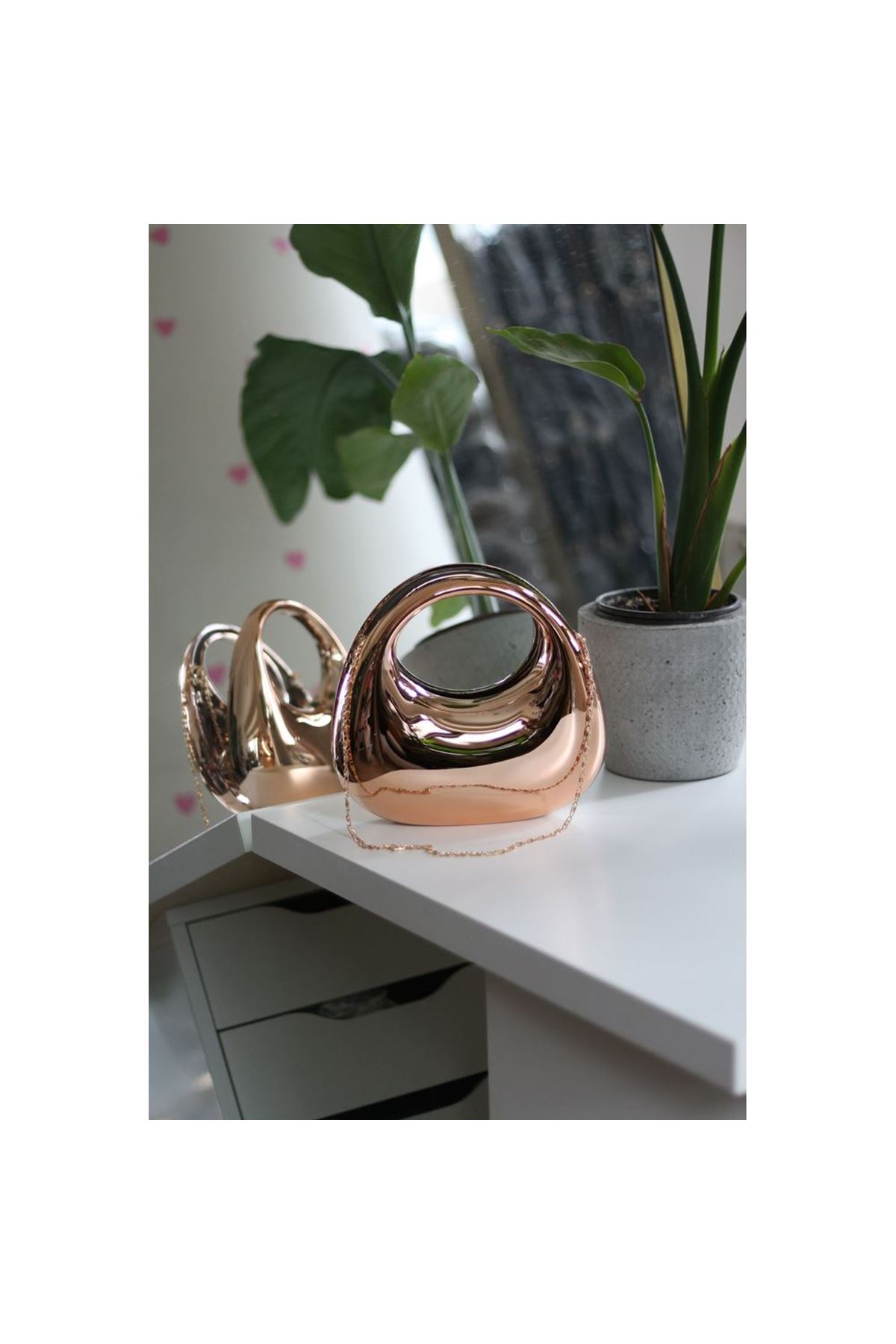 Kadın Rose Gold Metalik Oval Tutmalı Mika Kalıp Abiye El Çantası