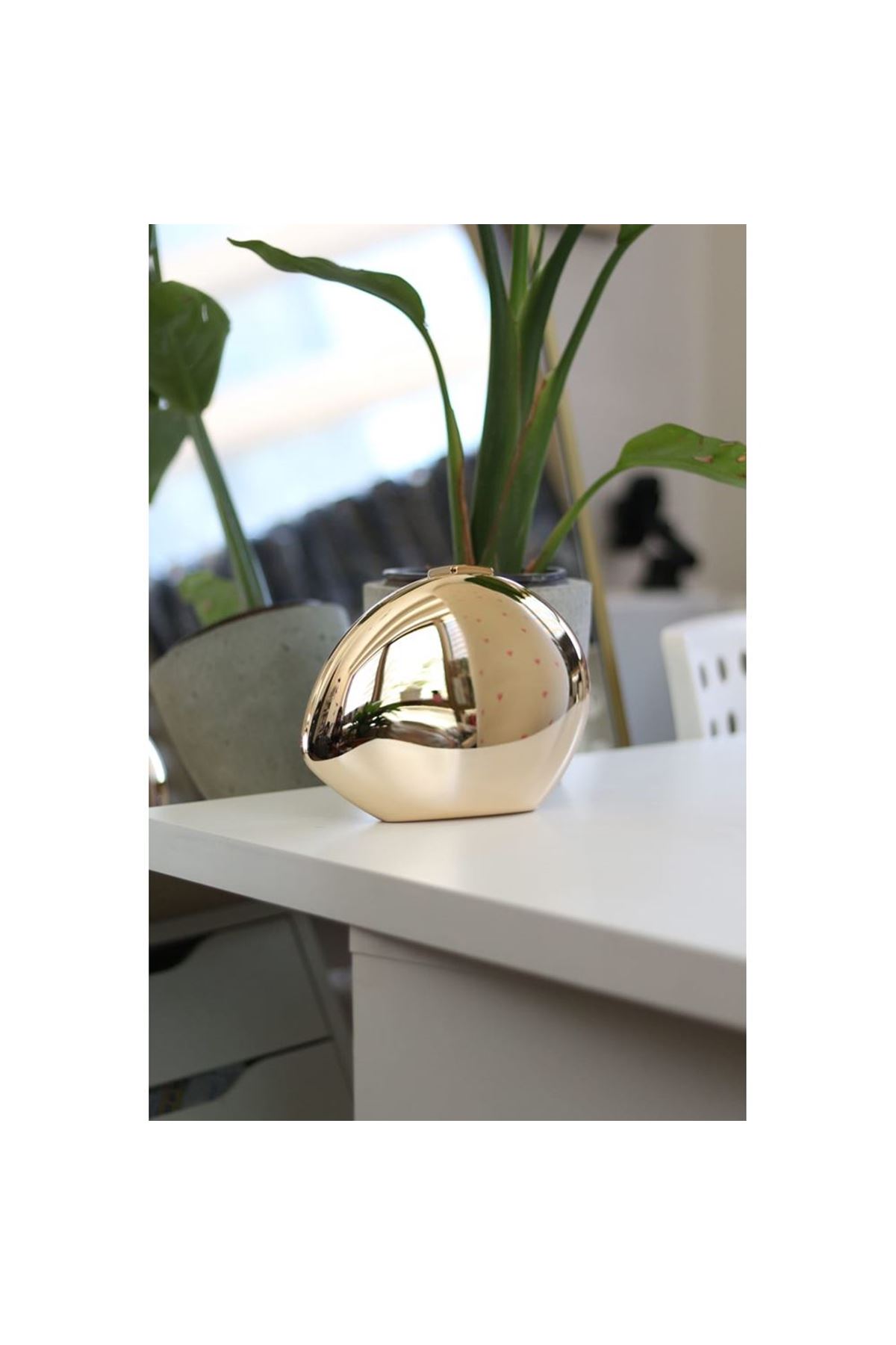 Gold Asimetrik Yassı Taş Form Mika Abiye Çanta