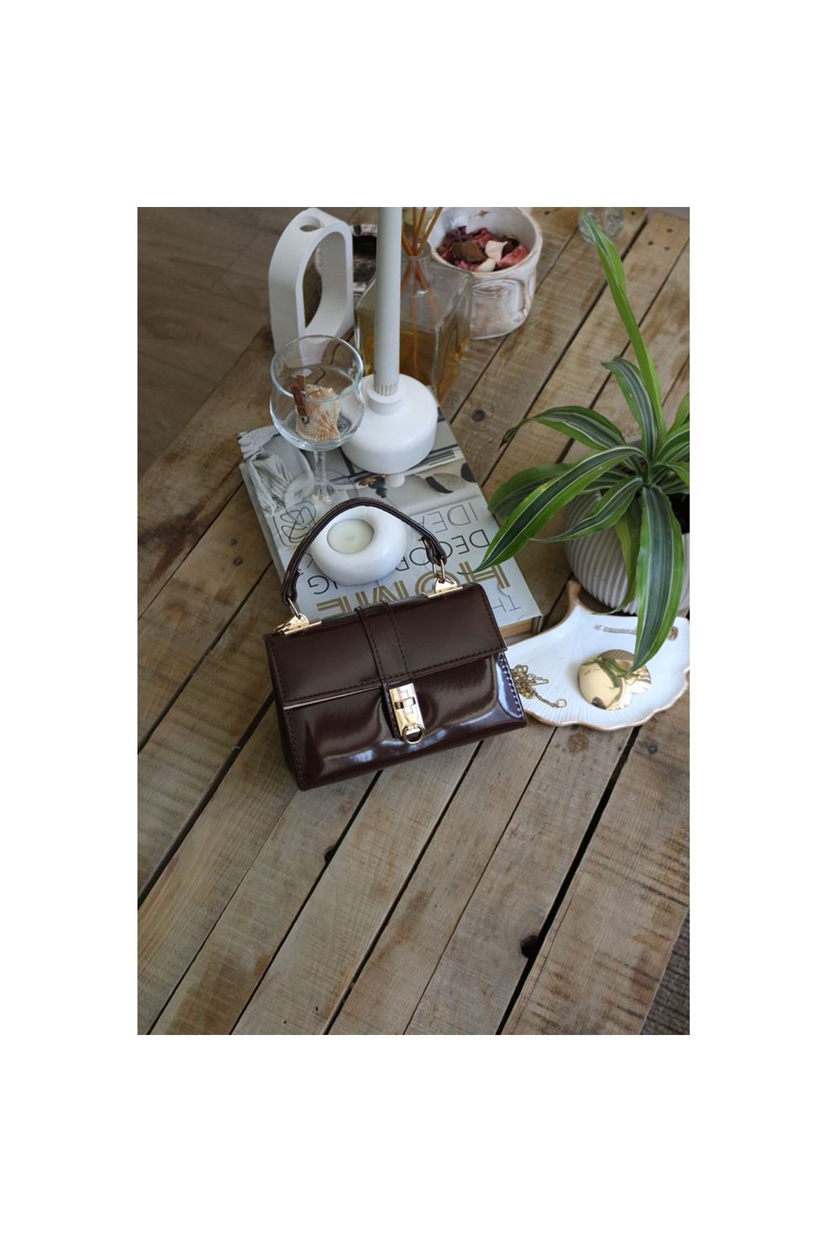 Kadın Acı Kahve Rugan Toka Detaylı Zincirli El Omuz Çantası