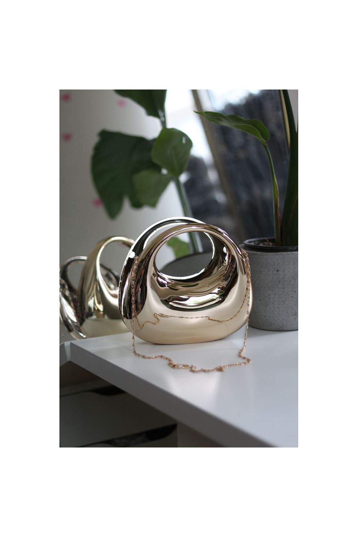 Kadın Gold Metalik Oval Tutmalı Mika Kalıp Abiye El Çantası