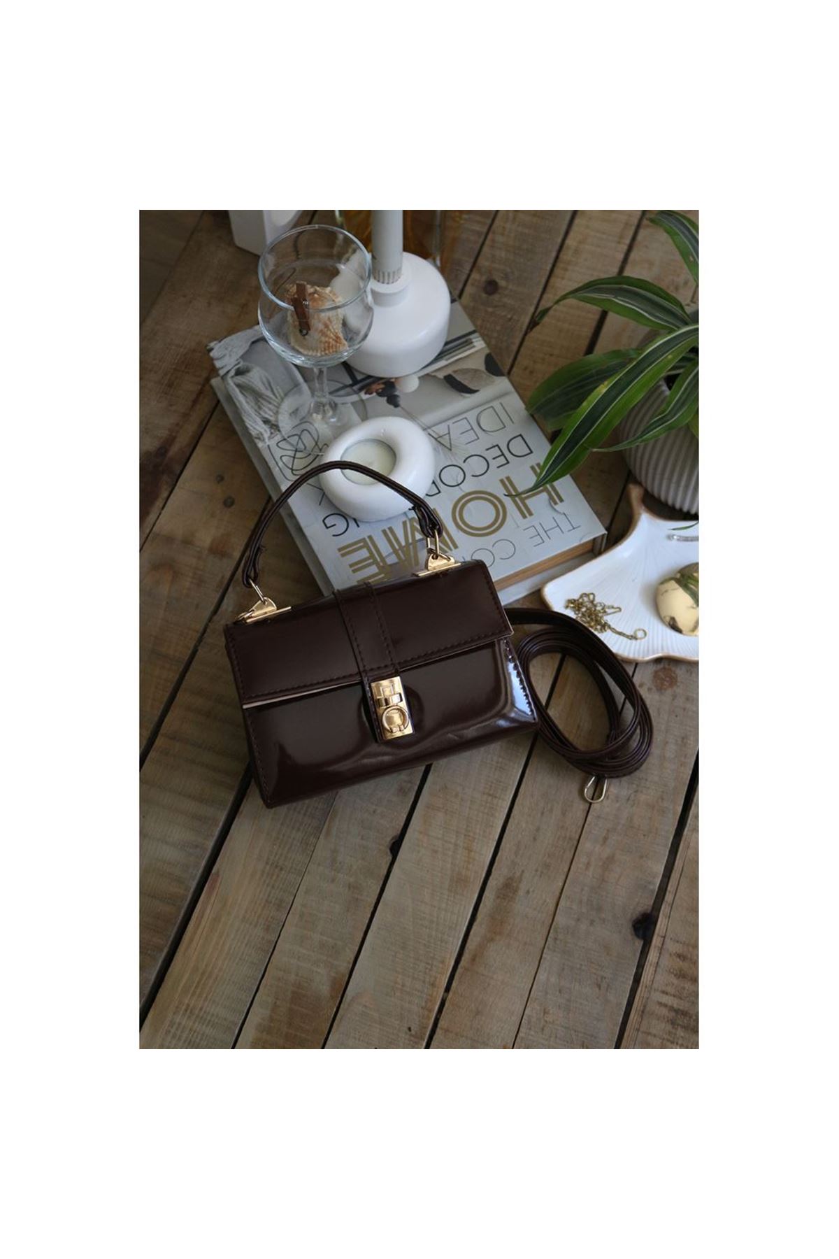 Kadın Acı Kahve Rugan Toka Detaylı Zincirli El Omuz Çantası