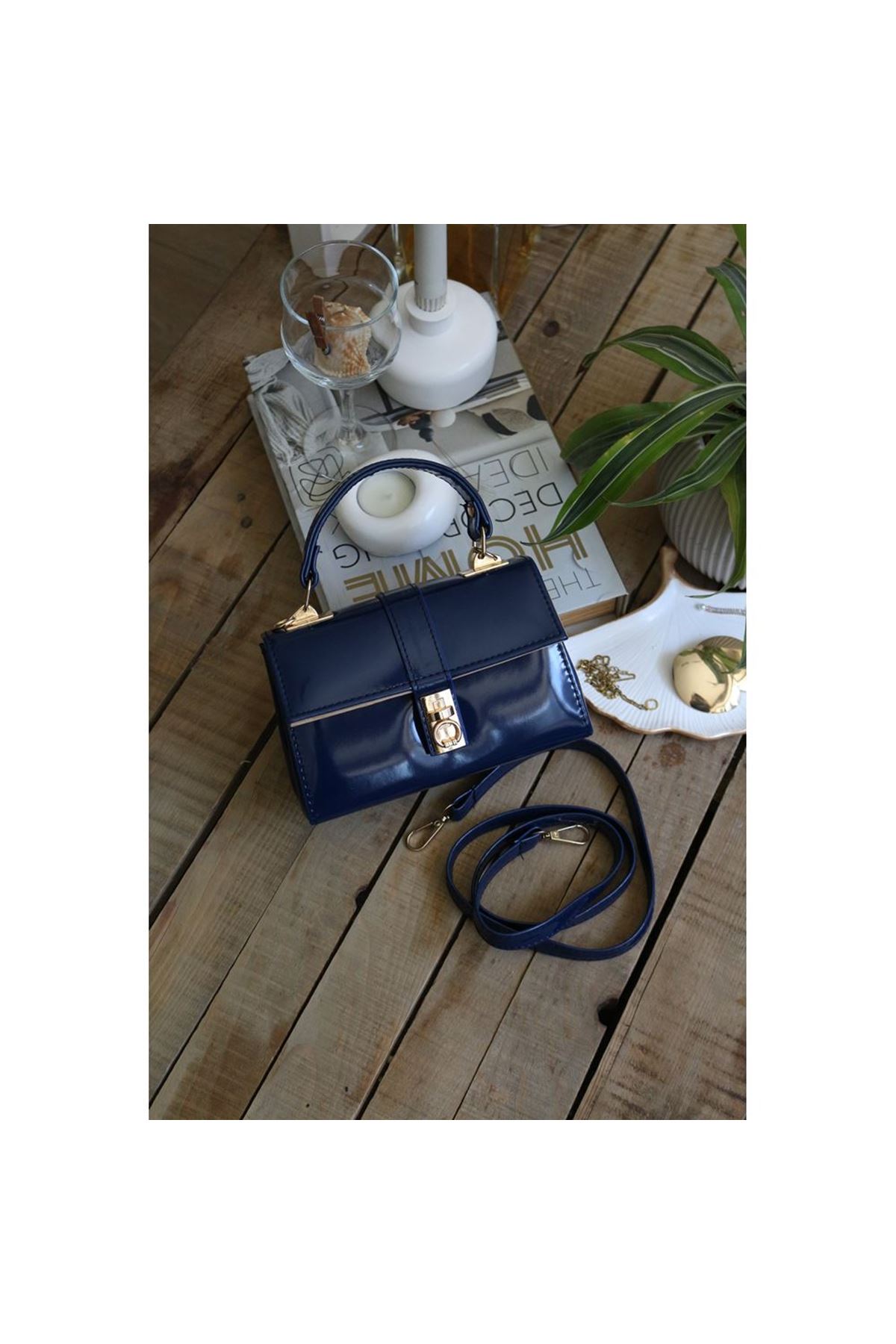 Kadın Lacivert Rugan Toka Detaylı Zincirli El Omuz Çantası
