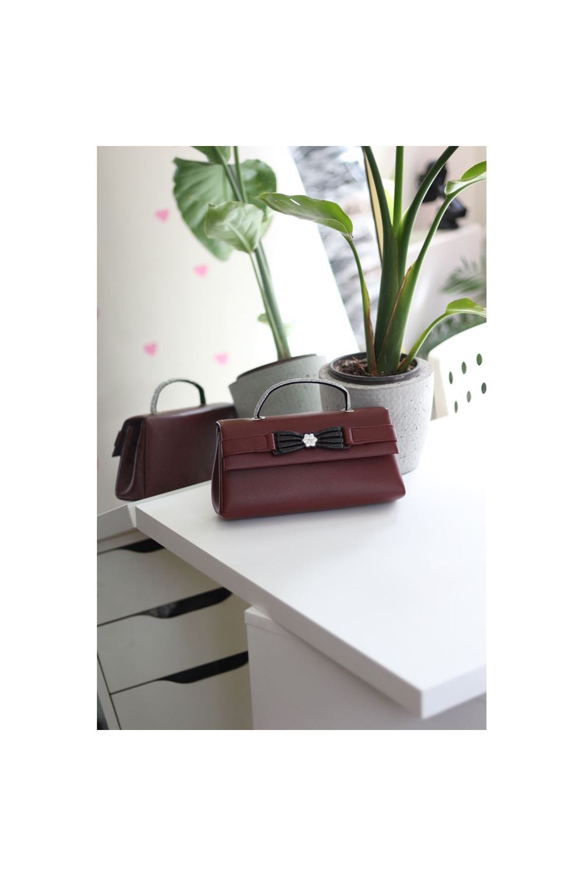 Bordo Çiçek Aksesuarlı Tutma Saplı Abiye El Çantası