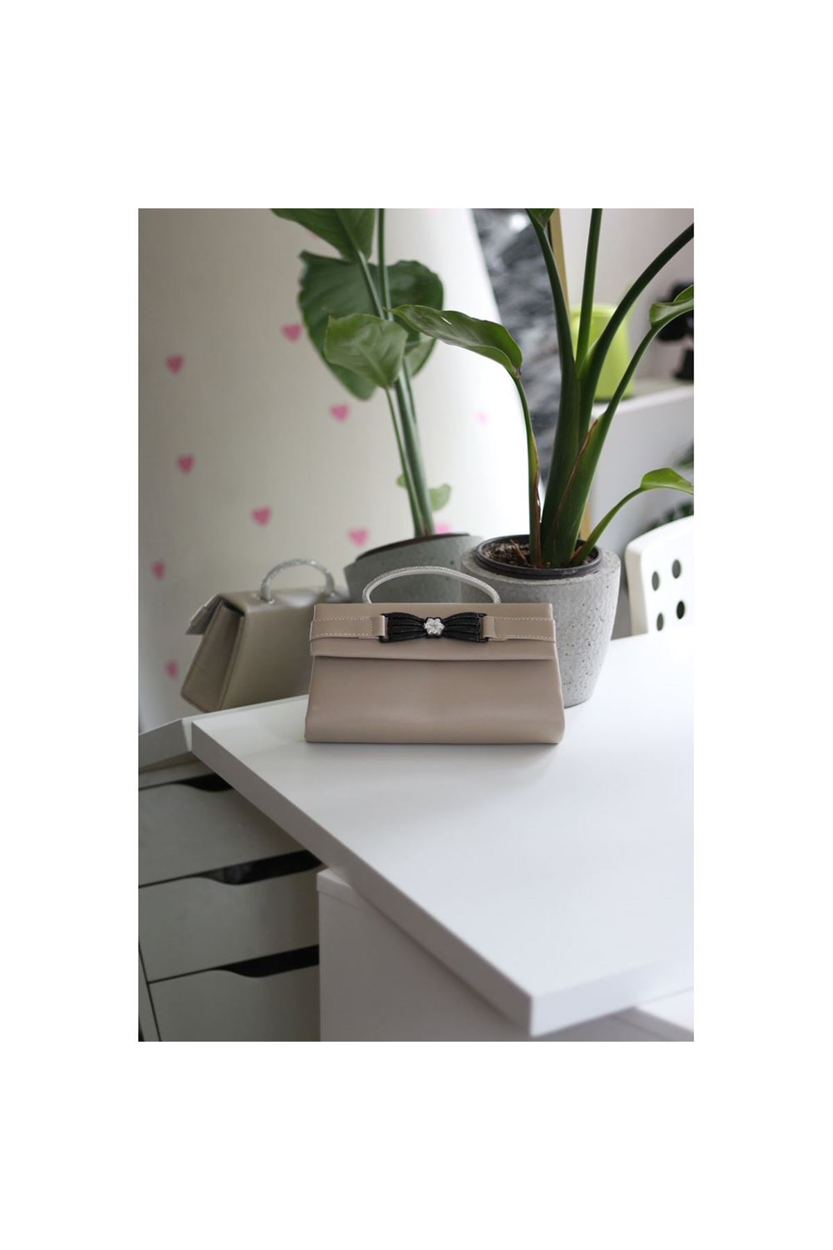 Vizon Çiçek Aksesuarlı Tutma Saplı Abiye El Çantası