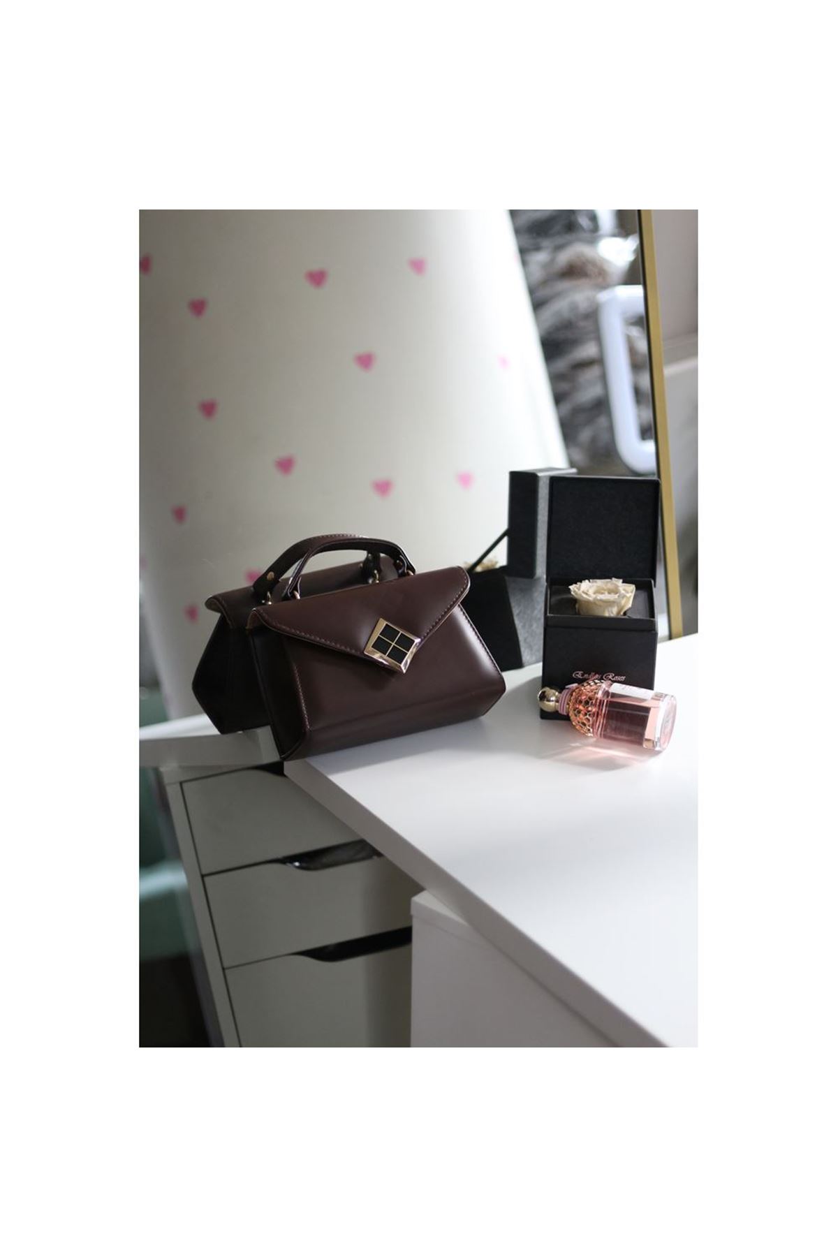 Acı Kahve Mat Doku Kare Gold Aksesuar Detaylı El Çantası